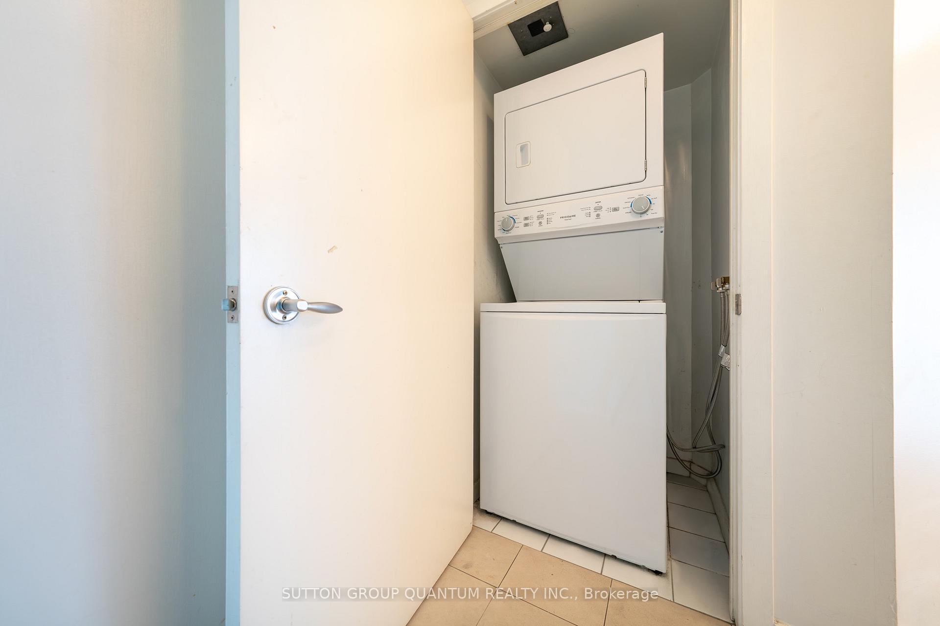 Photo 12 of Unit 904, 8 York Street, Toronto, Waterfront Communities — HOMEH