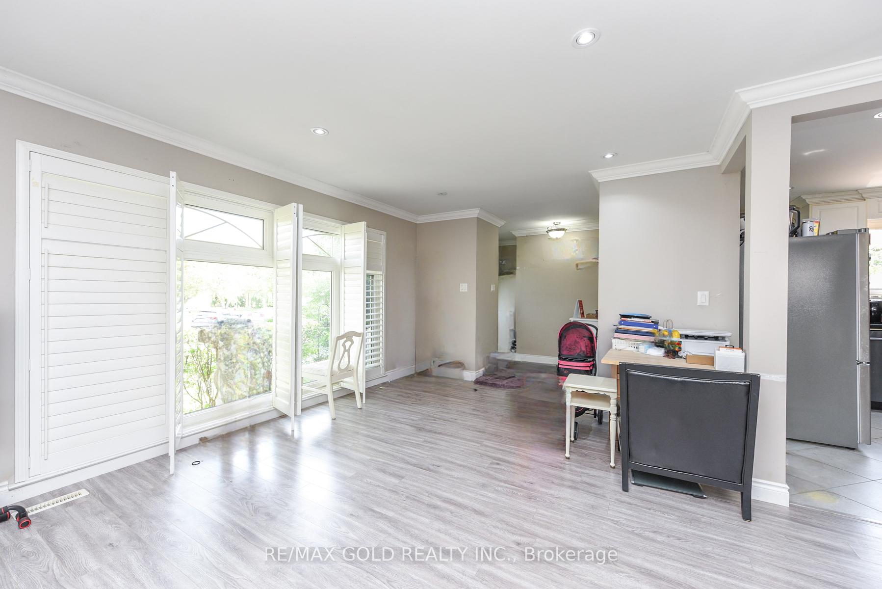Photo 3 of 11 Dudley Place, Brampton, Southgate — HOMEH