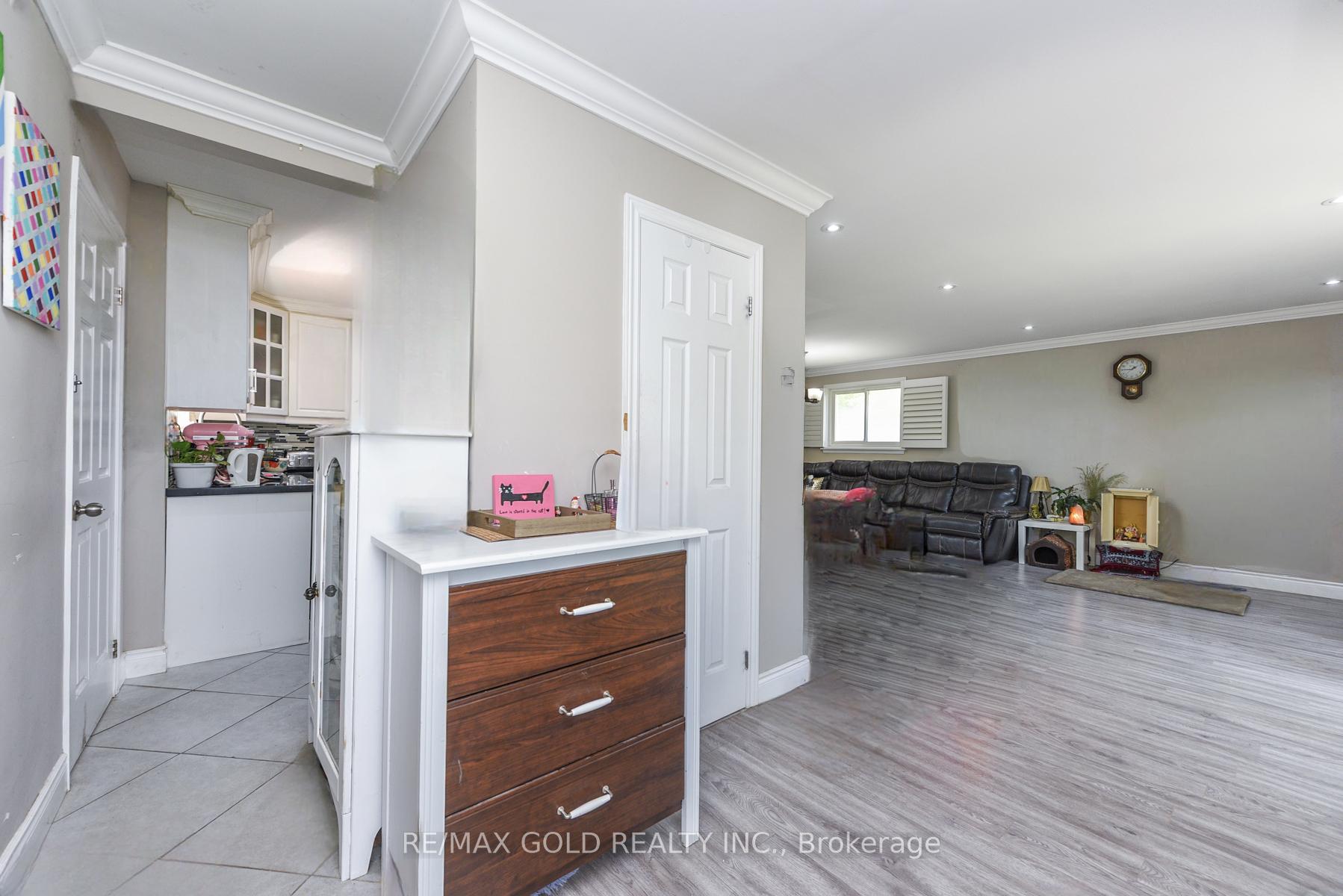 Photo 7 of 11 Dudley Place, Brampton, Southgate — HOMEH