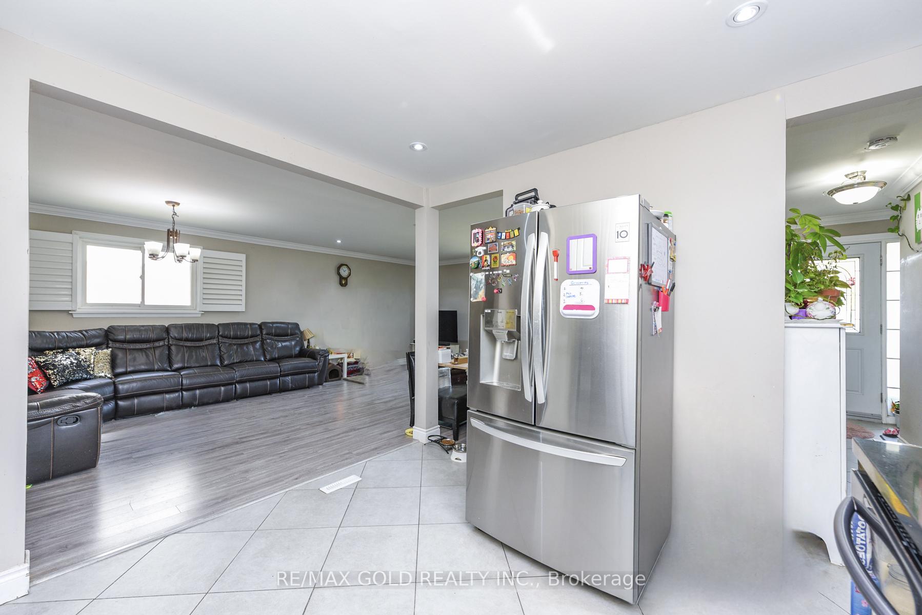Photo 8 of 11 Dudley Place, Brampton, Southgate — HOMEH
