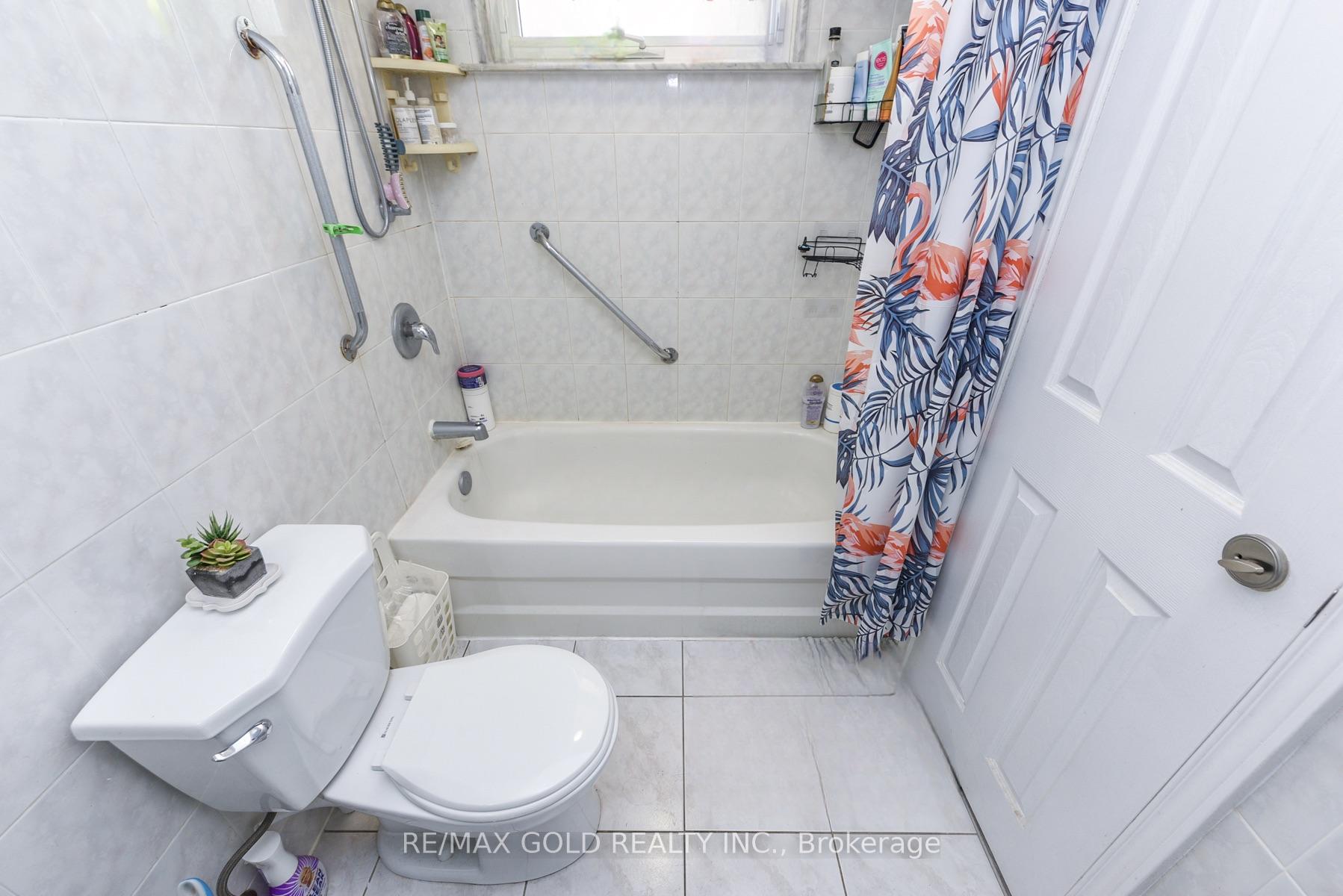 Photo 9 of 11 Dudley Place, Brampton, Southgate — HOMEH