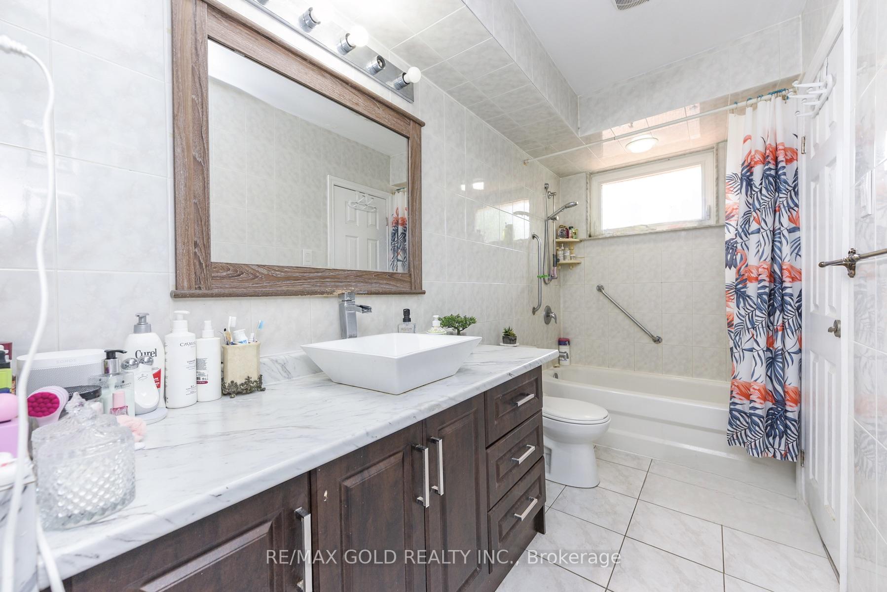 Photo 10 of 11 Dudley Place, Brampton, Southgate — HOMEH