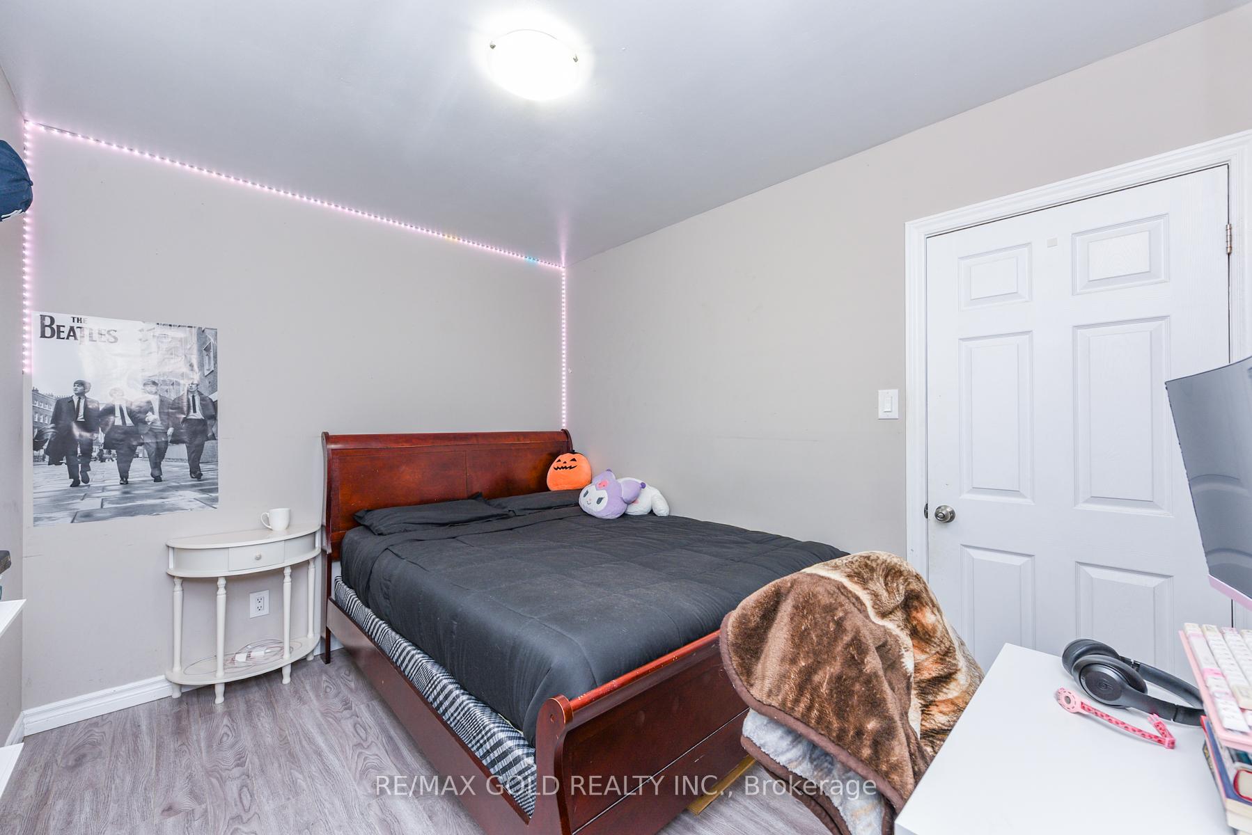 Photo 16 of 11 Dudley Place, Brampton, Southgate — HOMEH