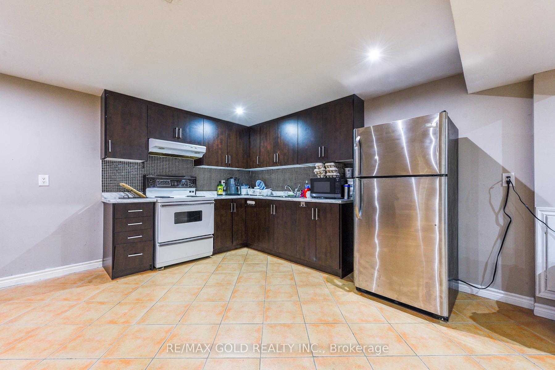 Photo 24 of 11 Dudley Place, Brampton, Southgate — HOMEH