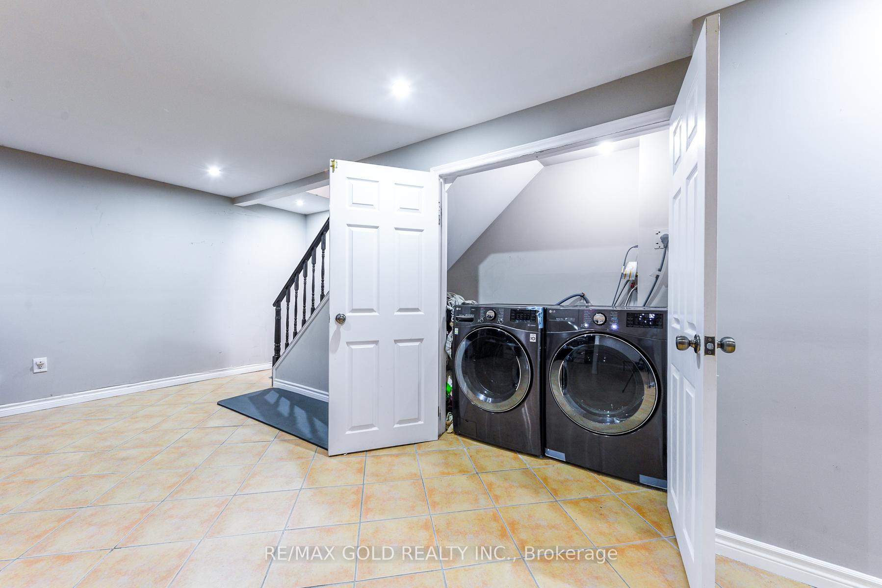 Photo 25 of 11 Dudley Place, Brampton, Southgate — HOMEH