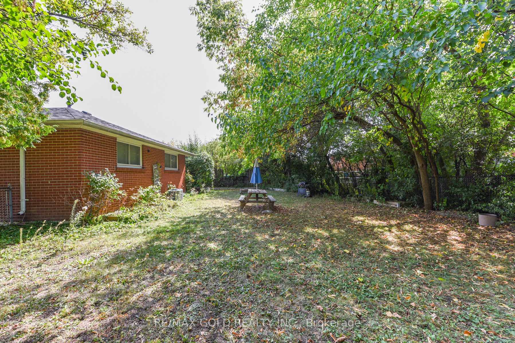 Photo 36 of 11 Dudley Place, Brampton, Southgate — HOMEH