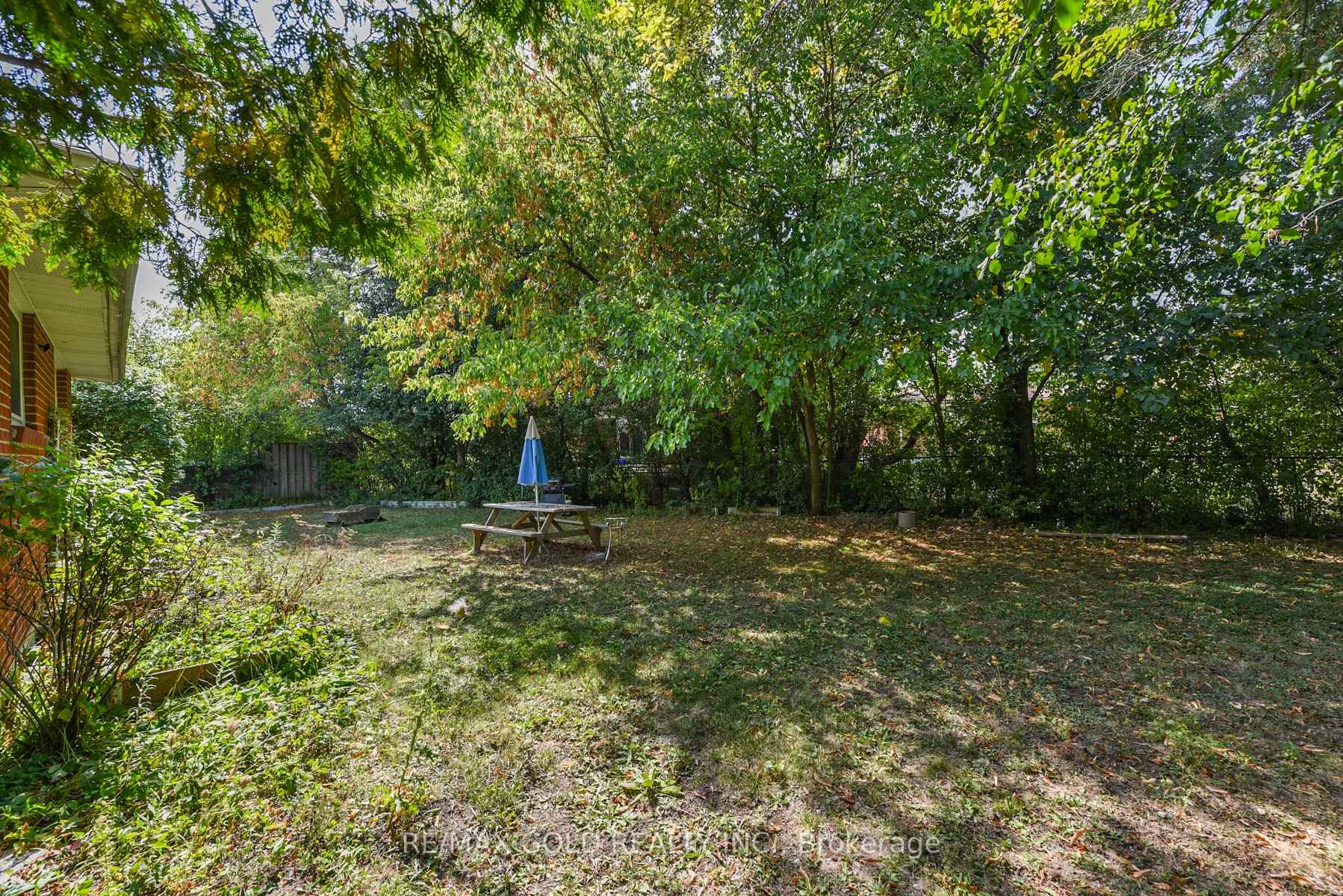 Photo 37 of 11 Dudley Place, Brampton, Southgate — HOMEH
