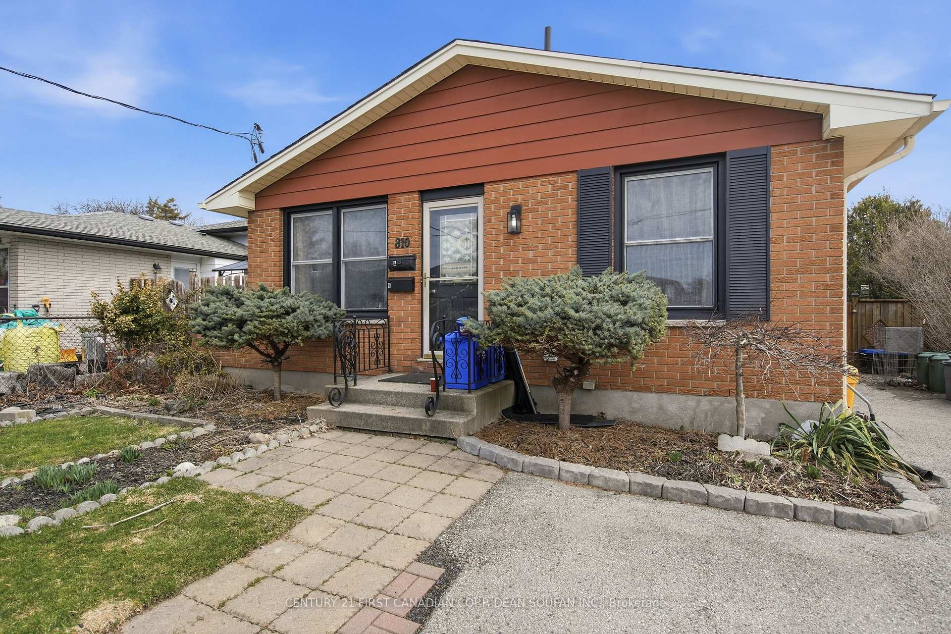 Photo 4 of 810 Easy Street, London, South R — HOMEH