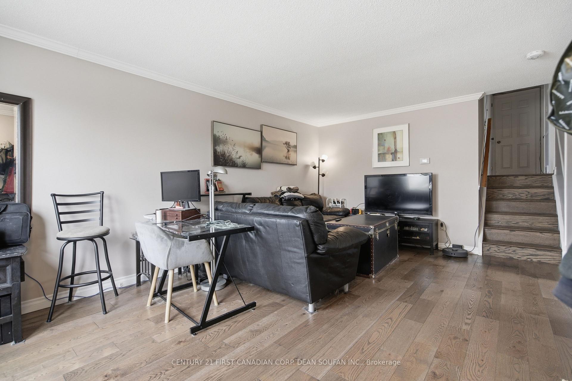 Photo 6 of 810 Easy Street, London, South R — HOMEH