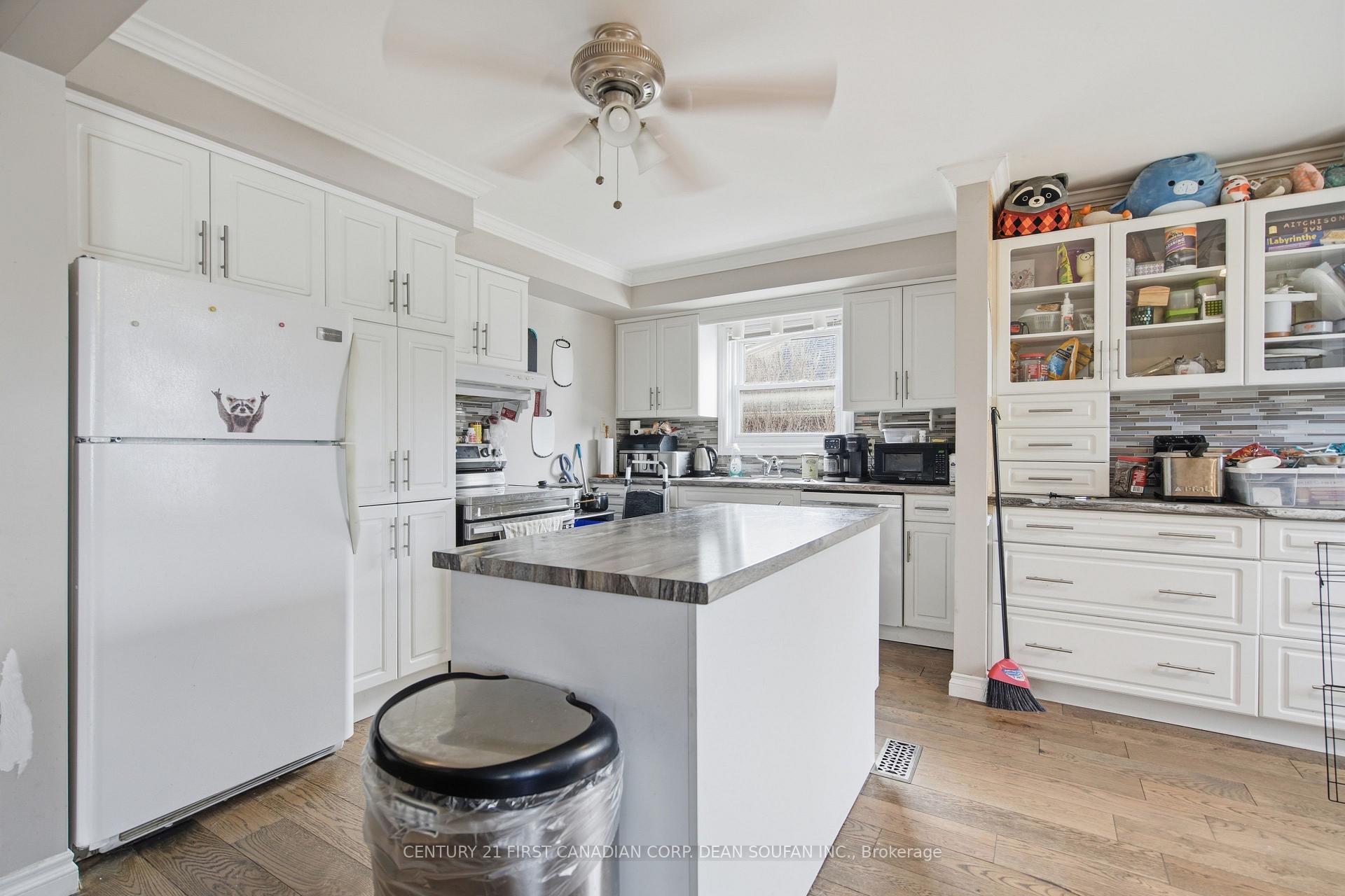 Photo 10 of 810 Easy Street, London, South R — HOMEH