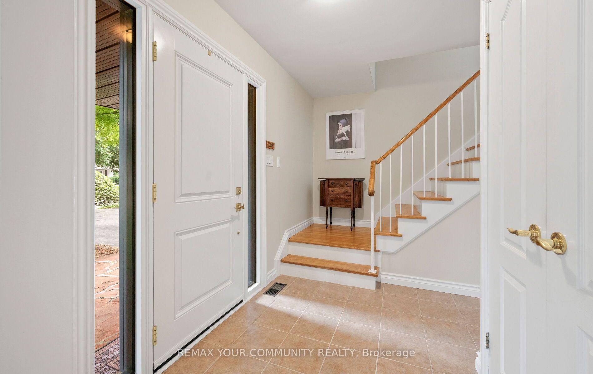 Photo 5 of 10 Glenview Drive, Aurora, Aurora Highlands — HOMEH
