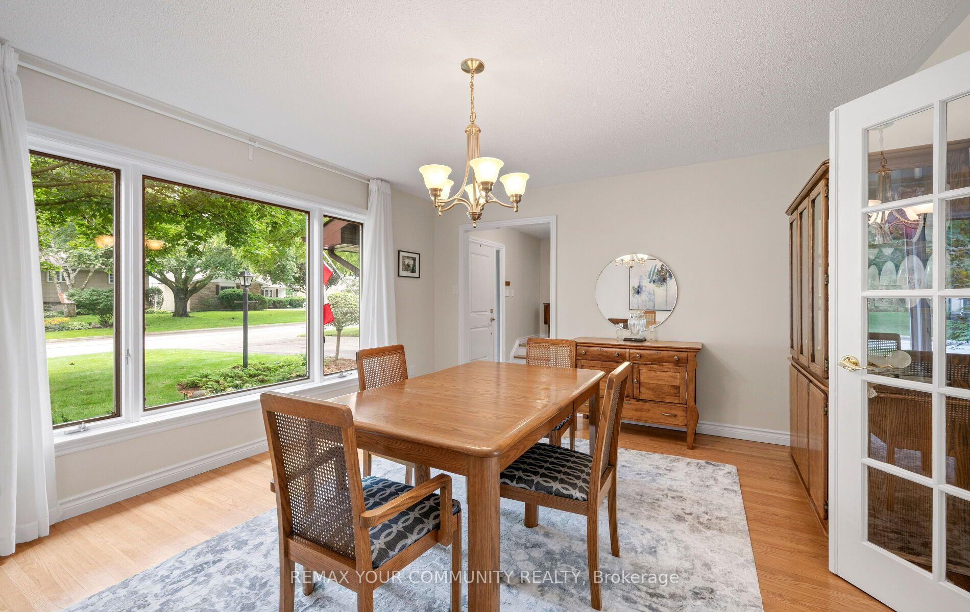 Photo 18 of 10 Glenview Drive, Aurora, Aurora Highlands — HOMEH