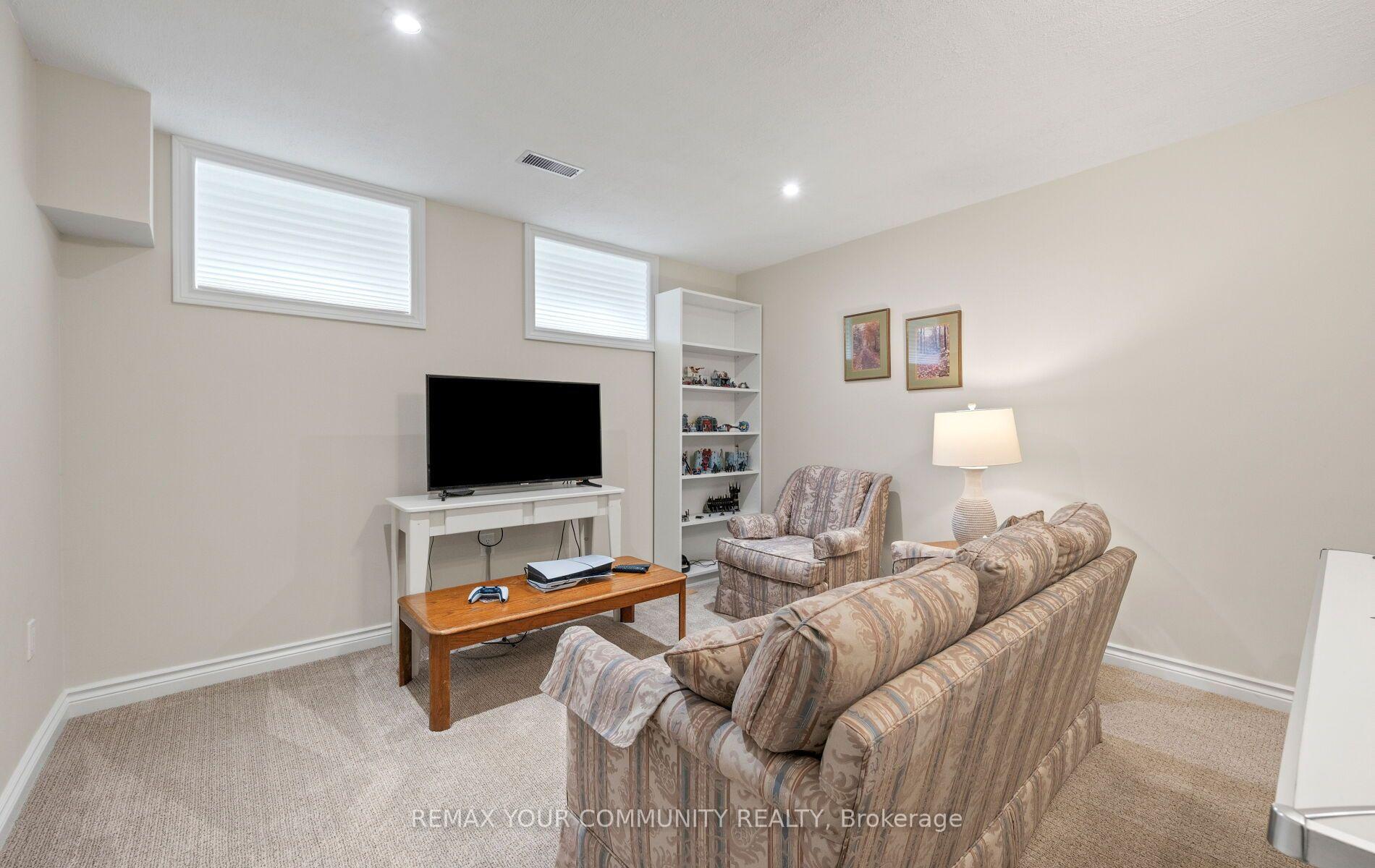 Photo 27 of 10 Glenview Drive, Aurora, Aurora Highlands — HOMEH