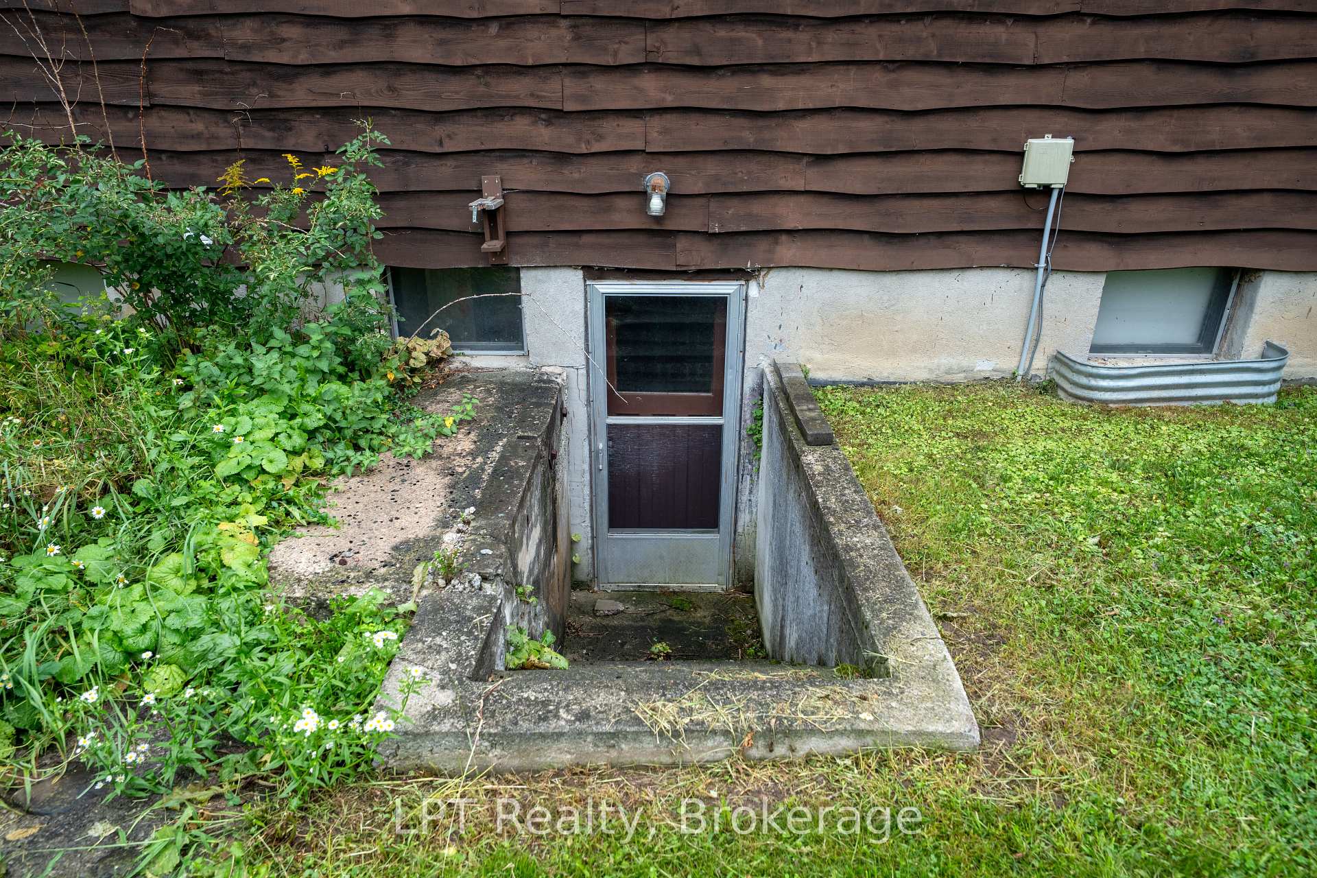 Photo 10 of 1201 Meadowview Road, Kawartha Lakes, Emily — HOMEH