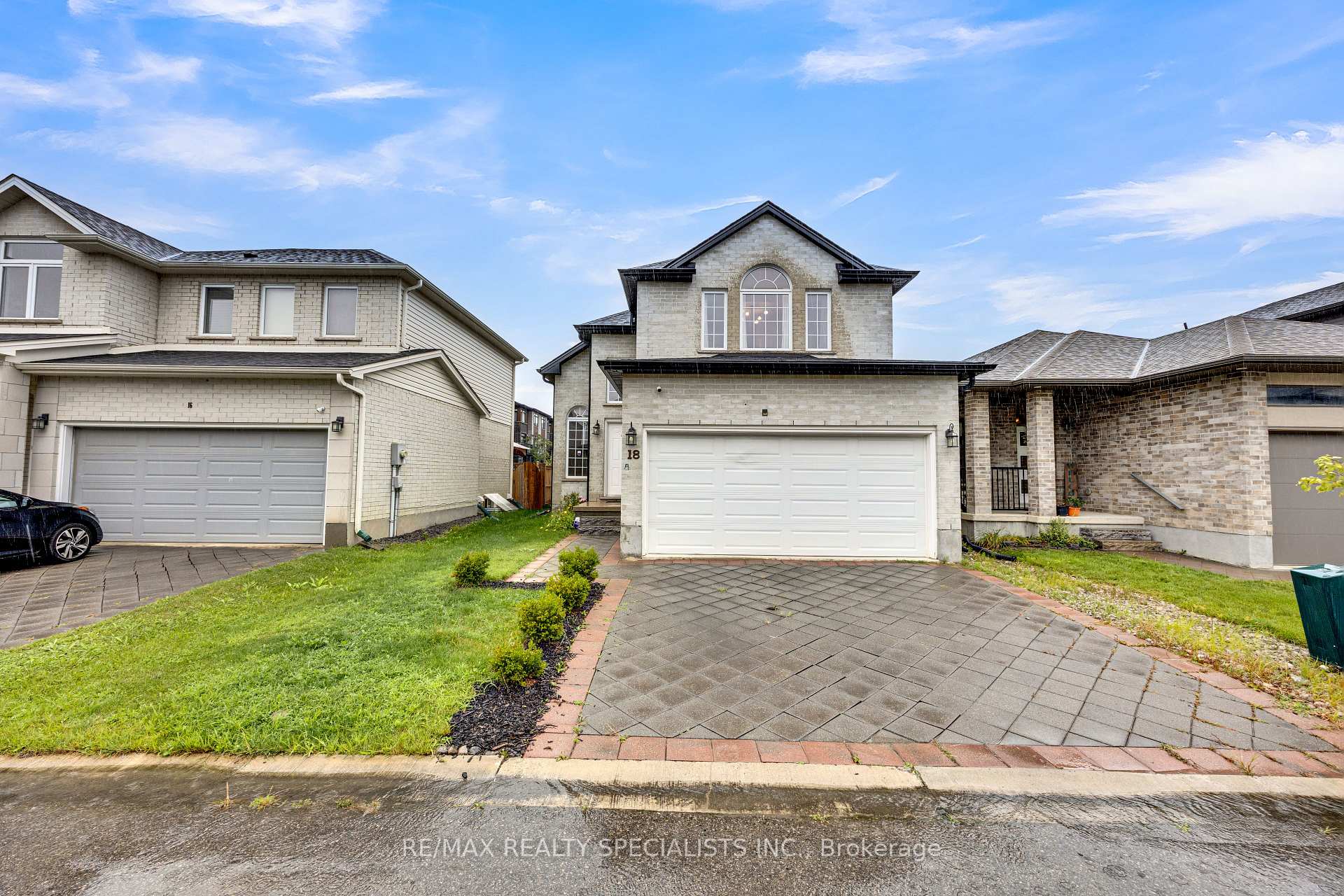 Photo 2 of Unit 18, 3270 Singleton Avenue, London, South W — HOMEH