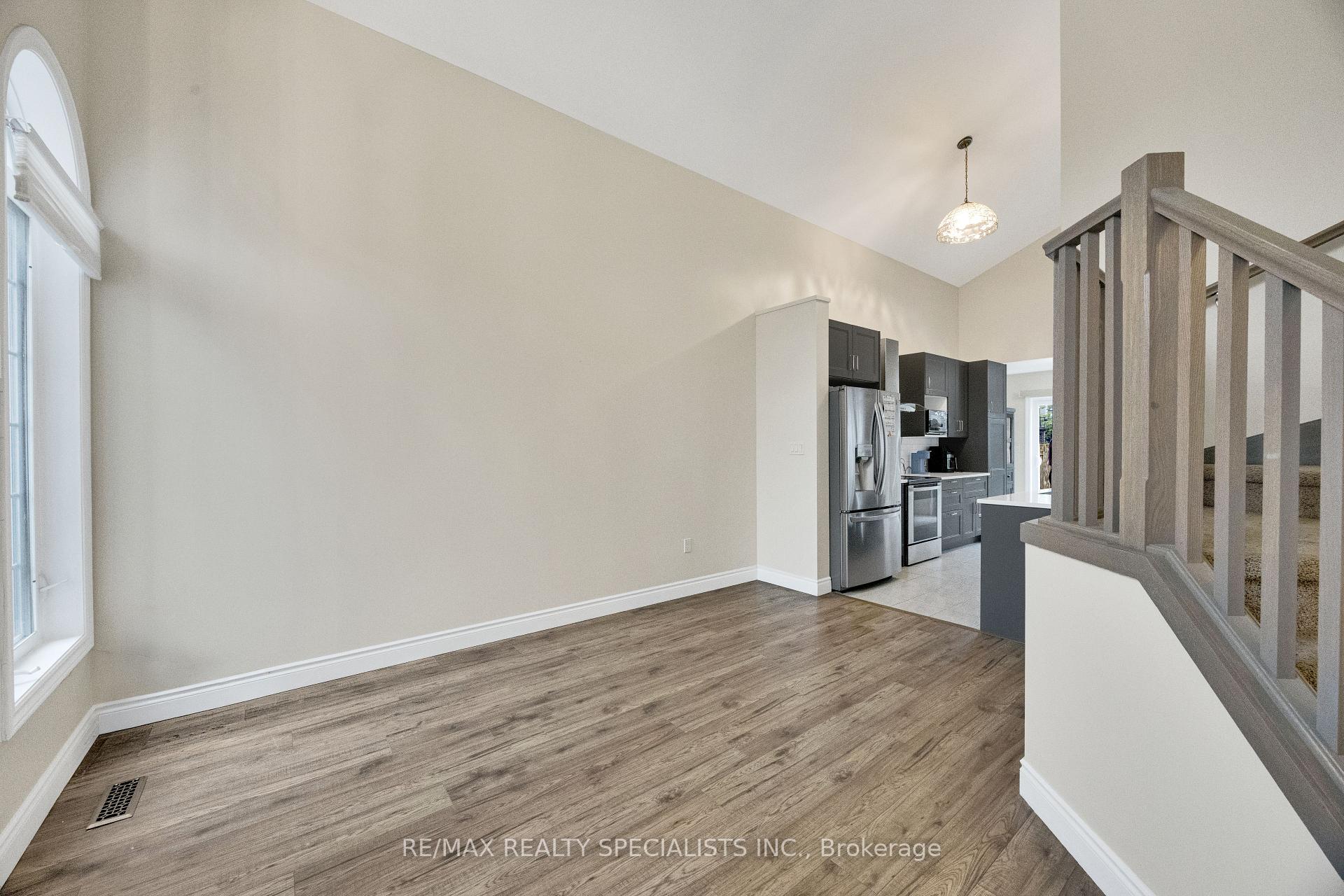 Photo 7 of Unit 18, 3270 Singleton Avenue, London, South W — HOMEH