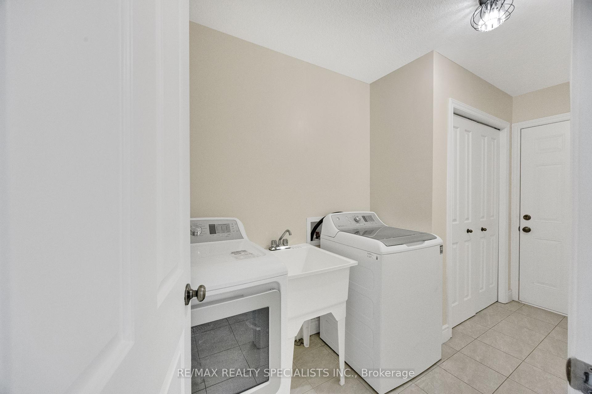 Photo 9 of Unit 18, 3270 Singleton Avenue, London, South W — HOMEH