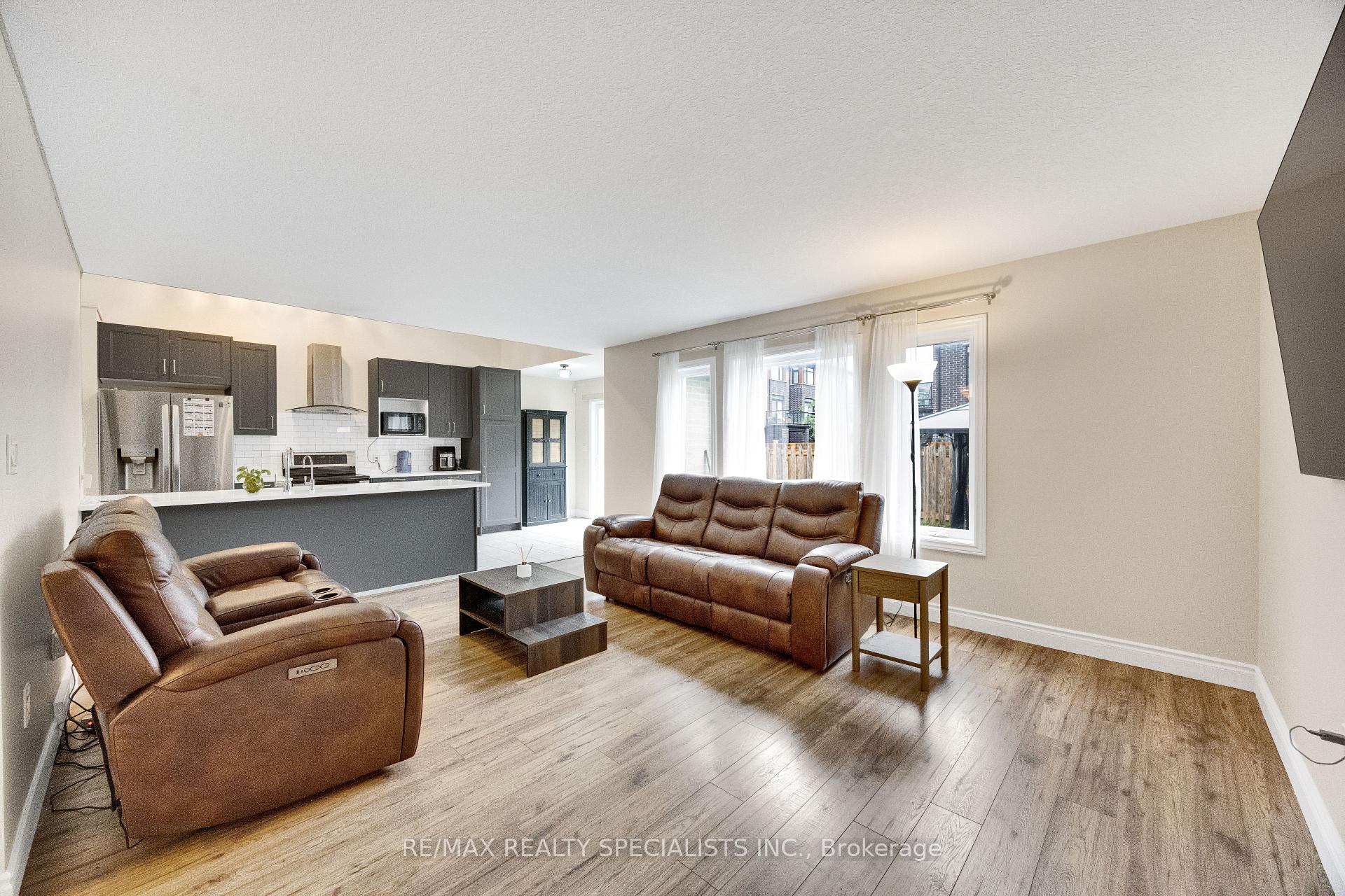 Photo 10 of Unit 18, 3270 Singleton Avenue, London, South W — HOMEH