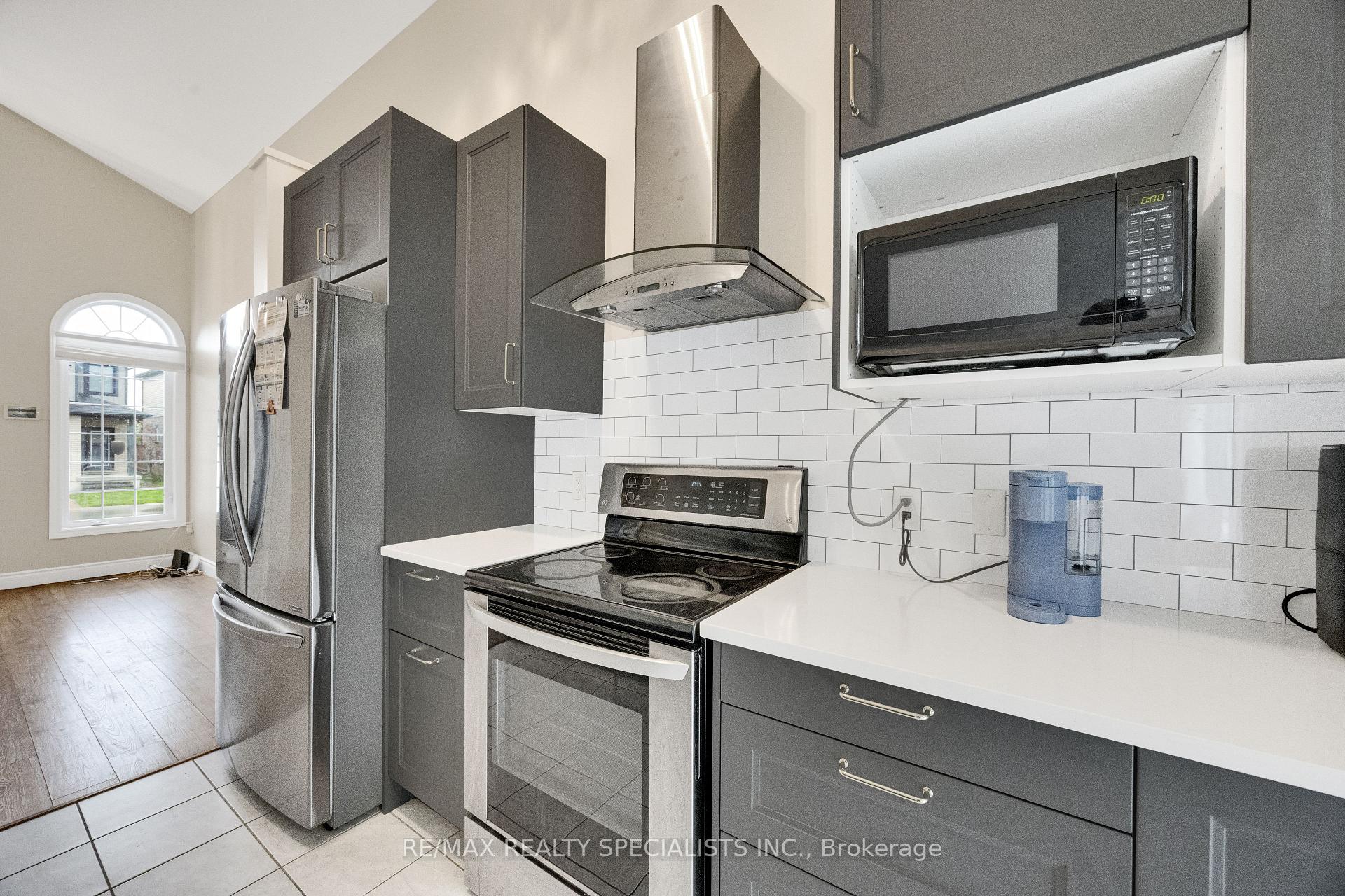 Photo 12 of Unit 18, 3270 Singleton Avenue, London, South W — HOMEH