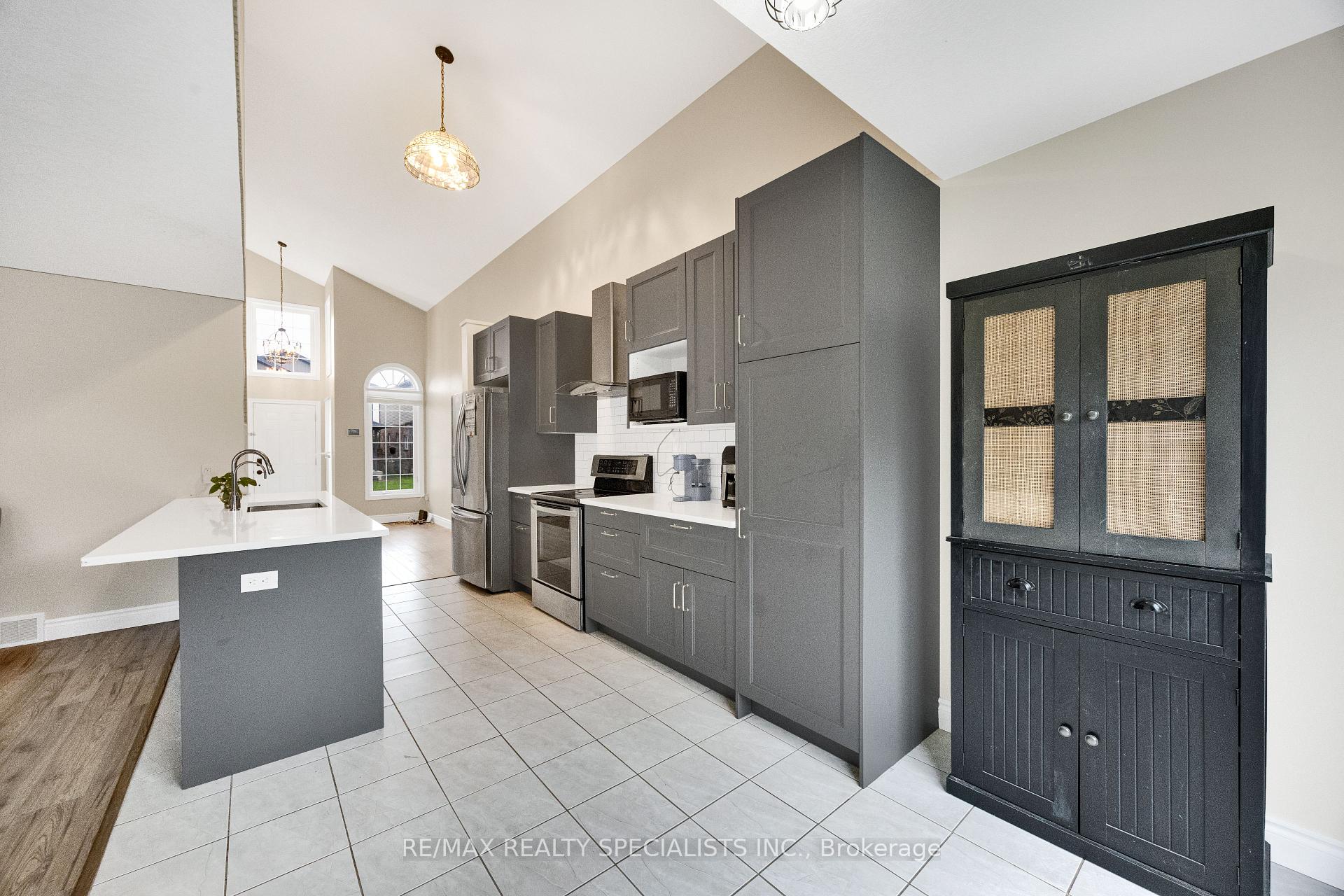 Photo 14 of Unit 18, 3270 Singleton Avenue, London, South W — HOMEH