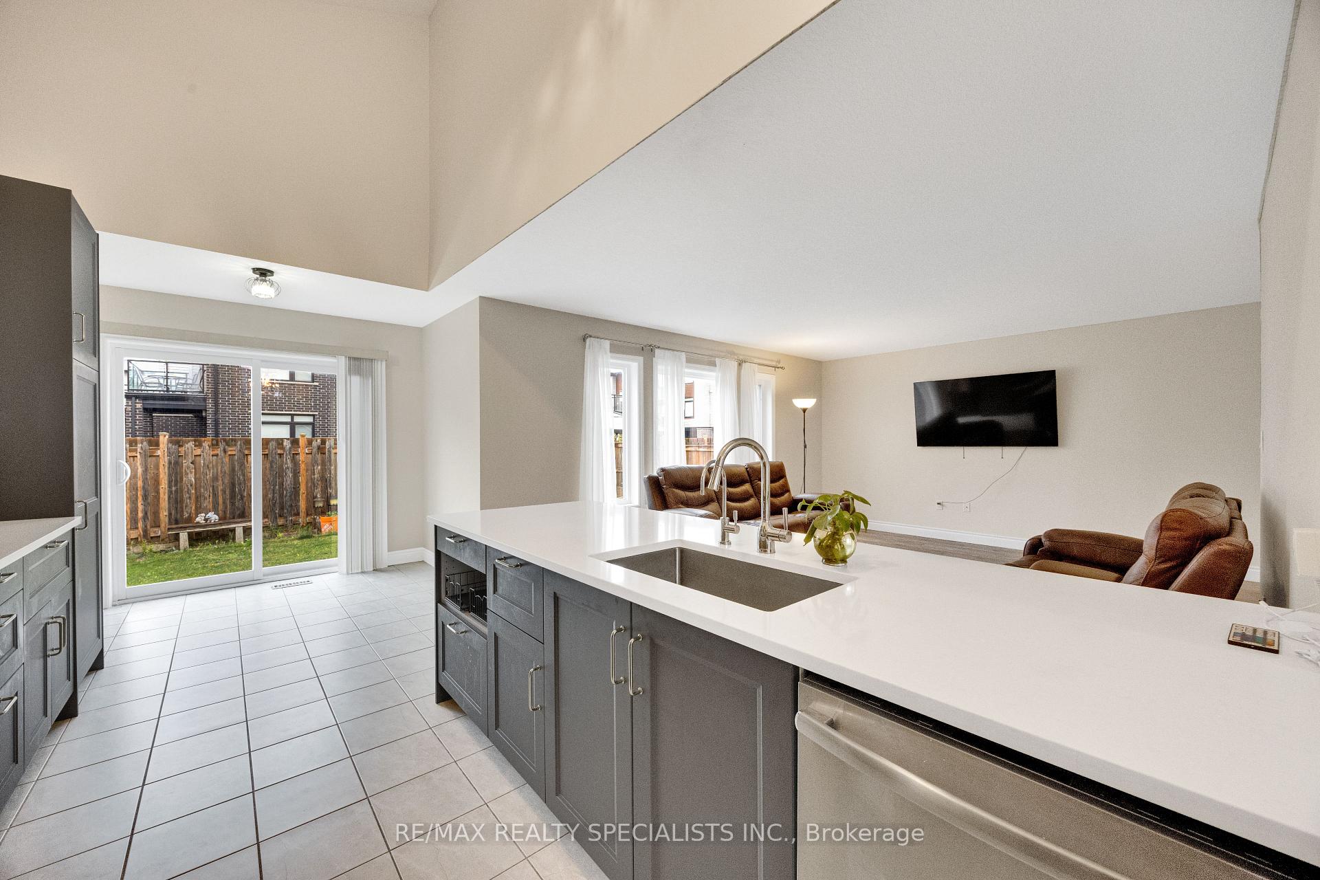 Photo 16 of Unit 18, 3270 Singleton Avenue, London, South W — HOMEH
