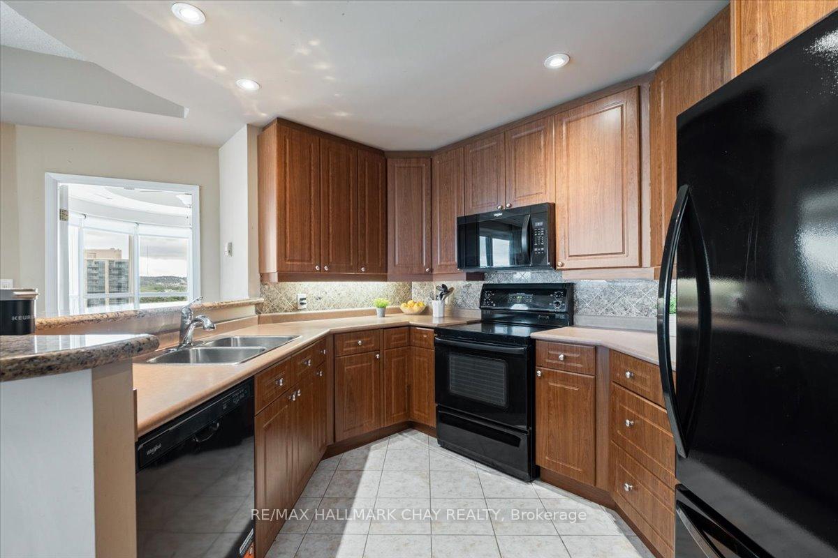Photo 15 of Unit 1411, 2 Toronto Street, Barrie, City Centre — HOMEH