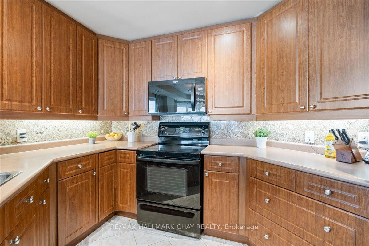 Photo 17 of Unit 1411, 2 Toronto Street, Barrie, City Centre — HOMEH