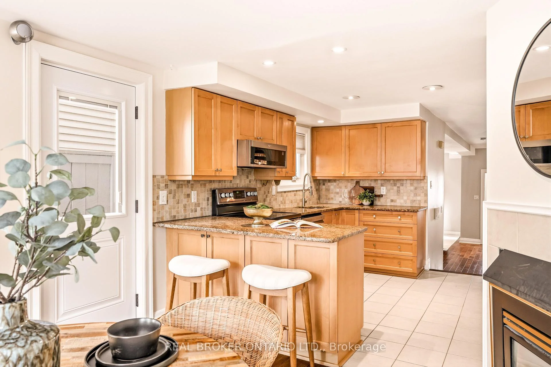 Photo 10 of 417 Daly Avenue, Ottawa, Sandy Hill — HOMEH