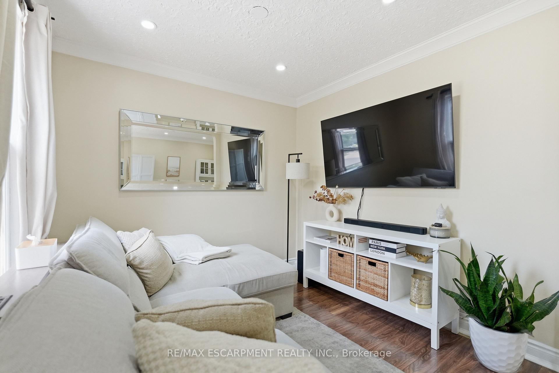 Photo 3 of 141 McAnulty Boulevard, Hamilton, Crown Point — HOMEH