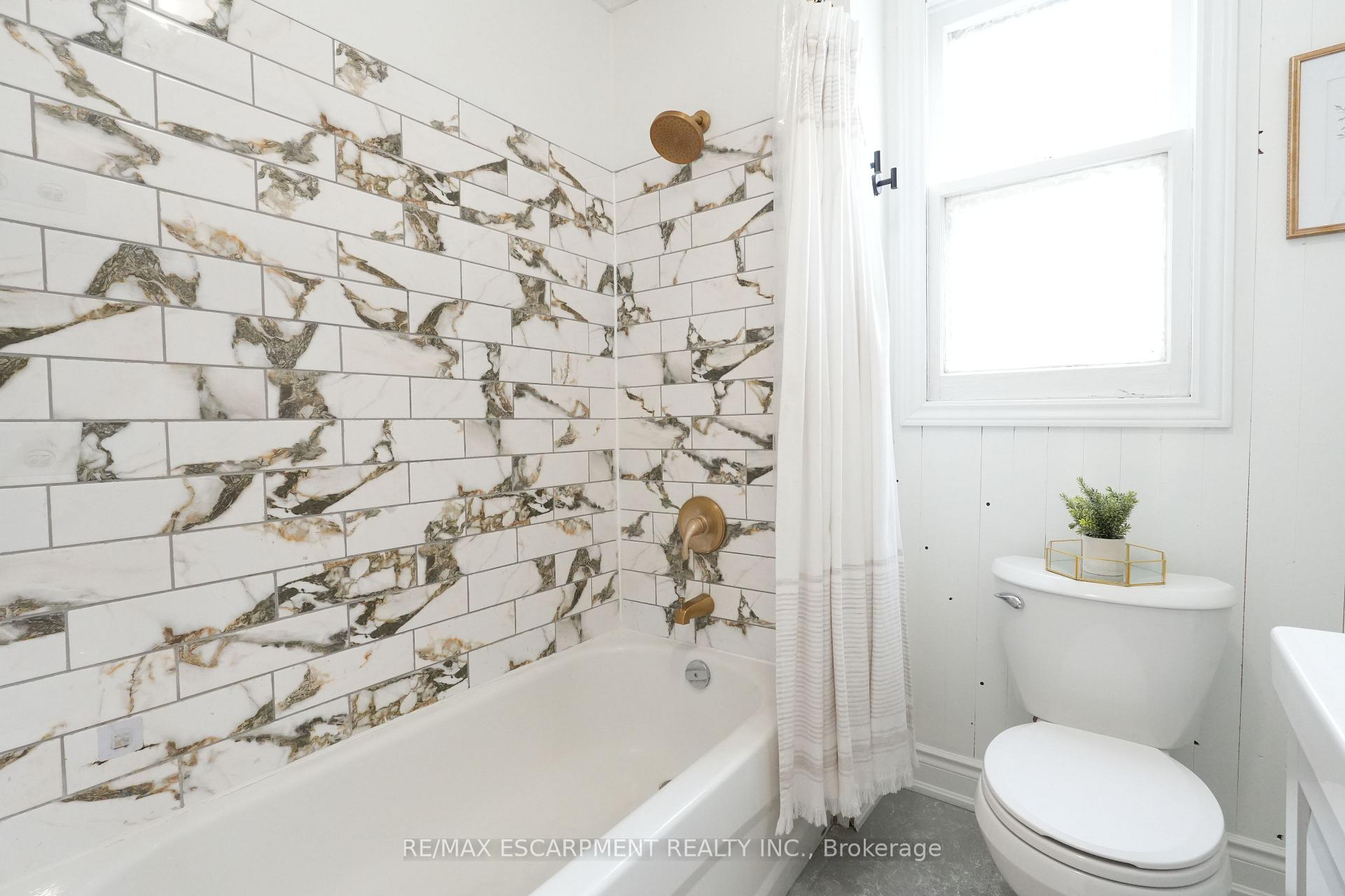 Photo 16 of 141 McAnulty Boulevard, Hamilton, Crown Point — HOMEH