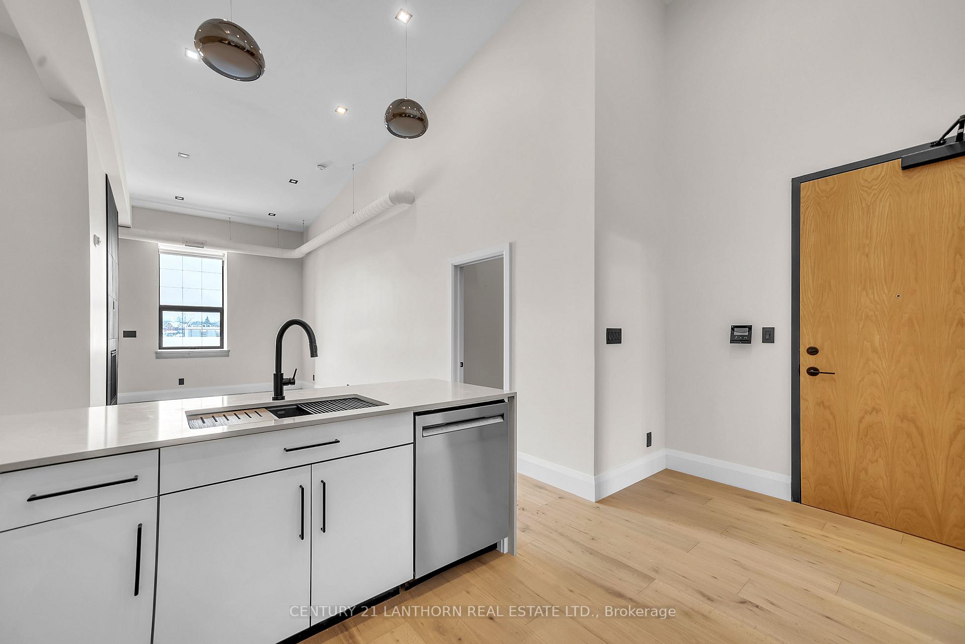 Photo 3 of Unit Unit # 1, 38 Front Street, Quinte West, Trenton Ward — HOMEH