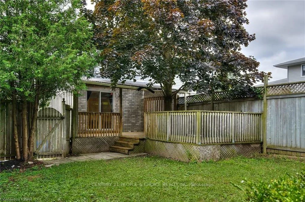 Photo 15 of Unit B, 620 Settlersfield Court, Waterloo, Beechwood West — HOMEH