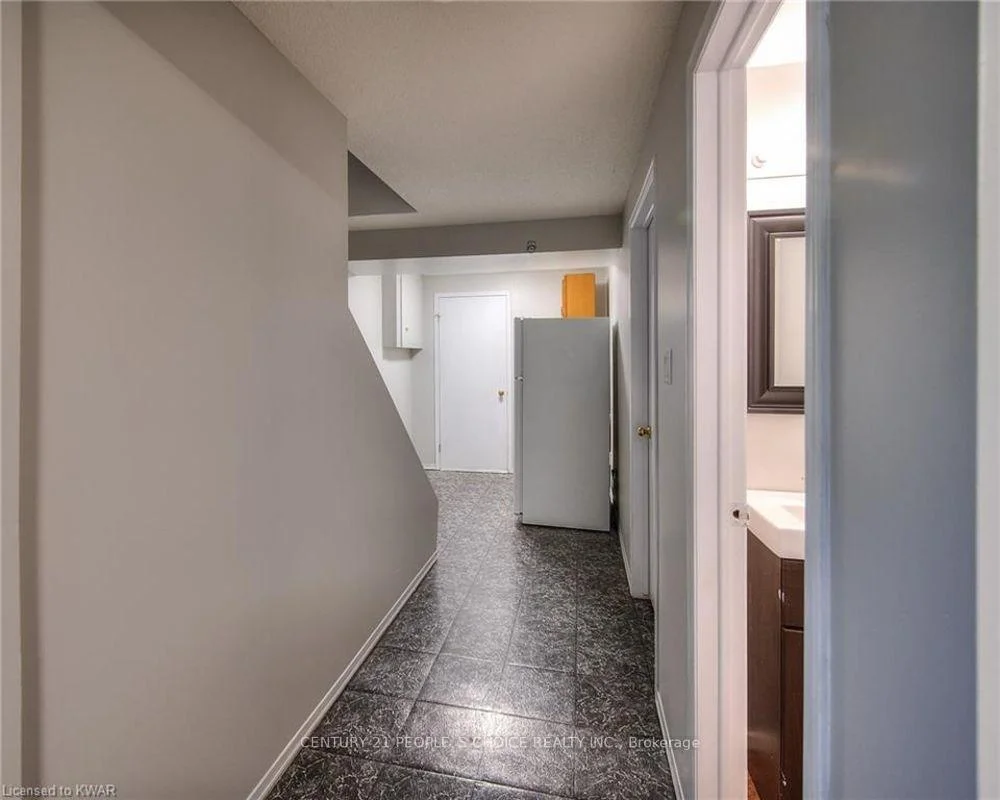 Photo 74 of Unit B, 620 Settlersfield Court, Waterloo, Beechwood West — HOMEH