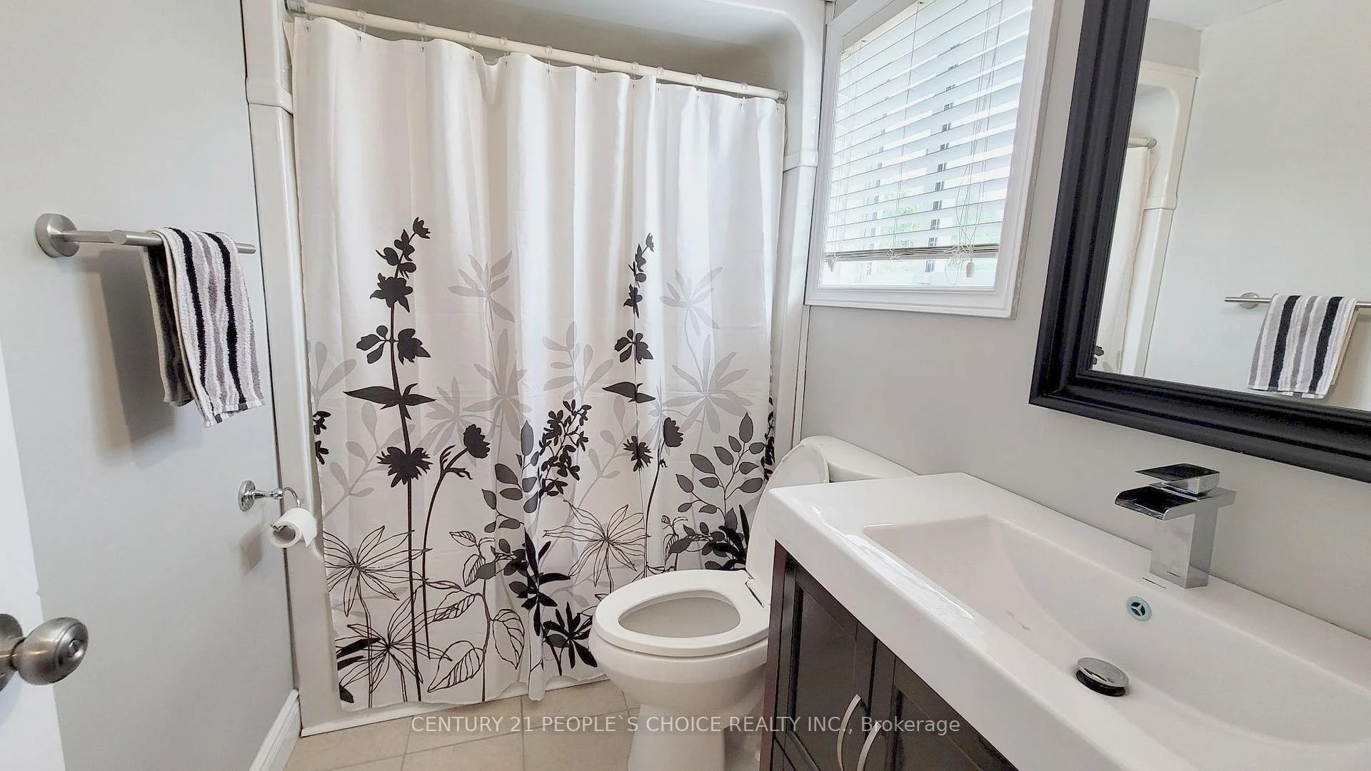Photo 87 of Unit B, 620 Settlersfield Court, Waterloo, Beechwood West — HOMEH