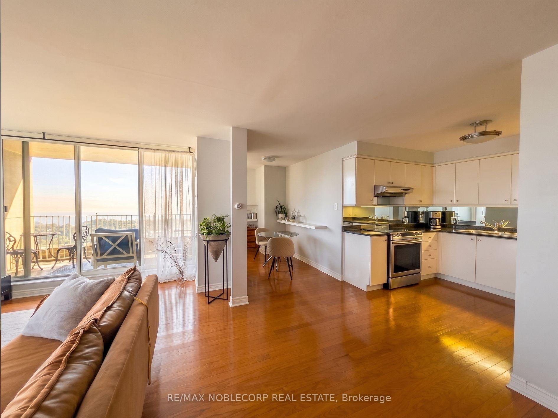 Photo 9 of Unit 1801, 2285 Lake Shore Boulevard, Etobicoke, Mimico — HOMEH