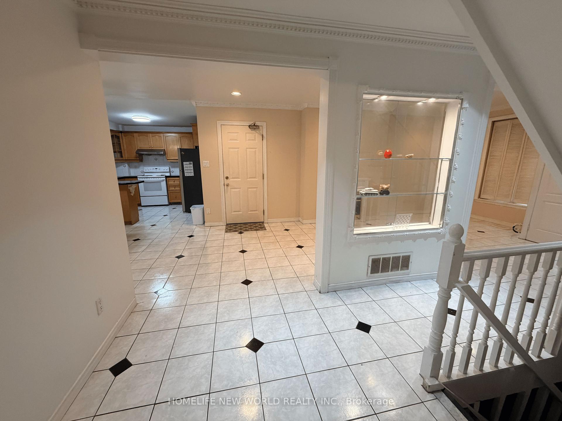 Photo 3 of 63 Lehar Crescent, North York, Hillcrest Village — HOMEH