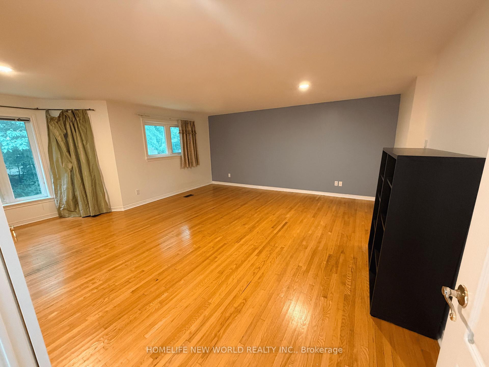 Photo 12 of 63 Lehar Crescent, North York, Hillcrest Village — HOMEH