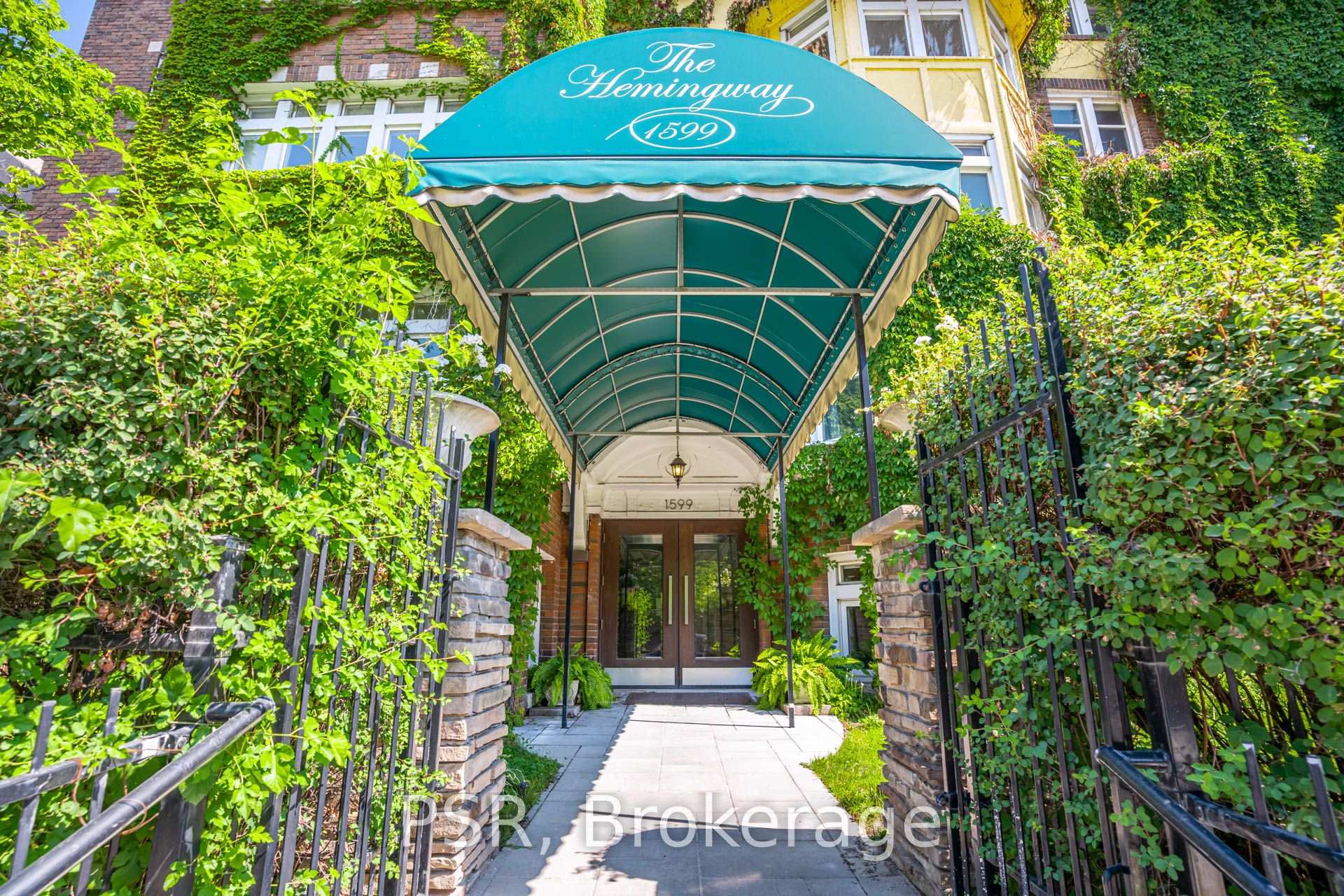 Photo 2 of Unit 17, 1599 Bathurst Street, Toronto, Forest Hill South — HOMEH