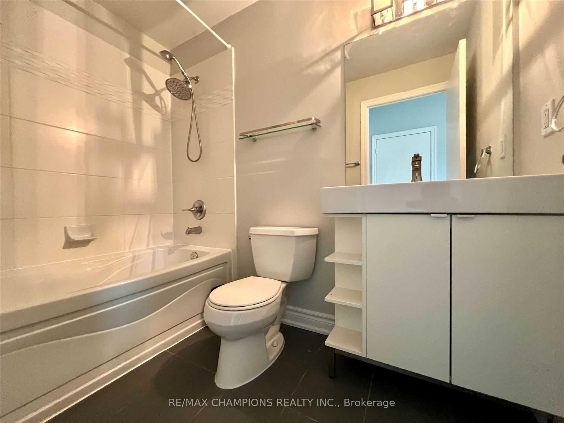 Photo 4 of Unit 402, 12 Yonge Street E, Toronto, Waterfront Communities — HOMEH