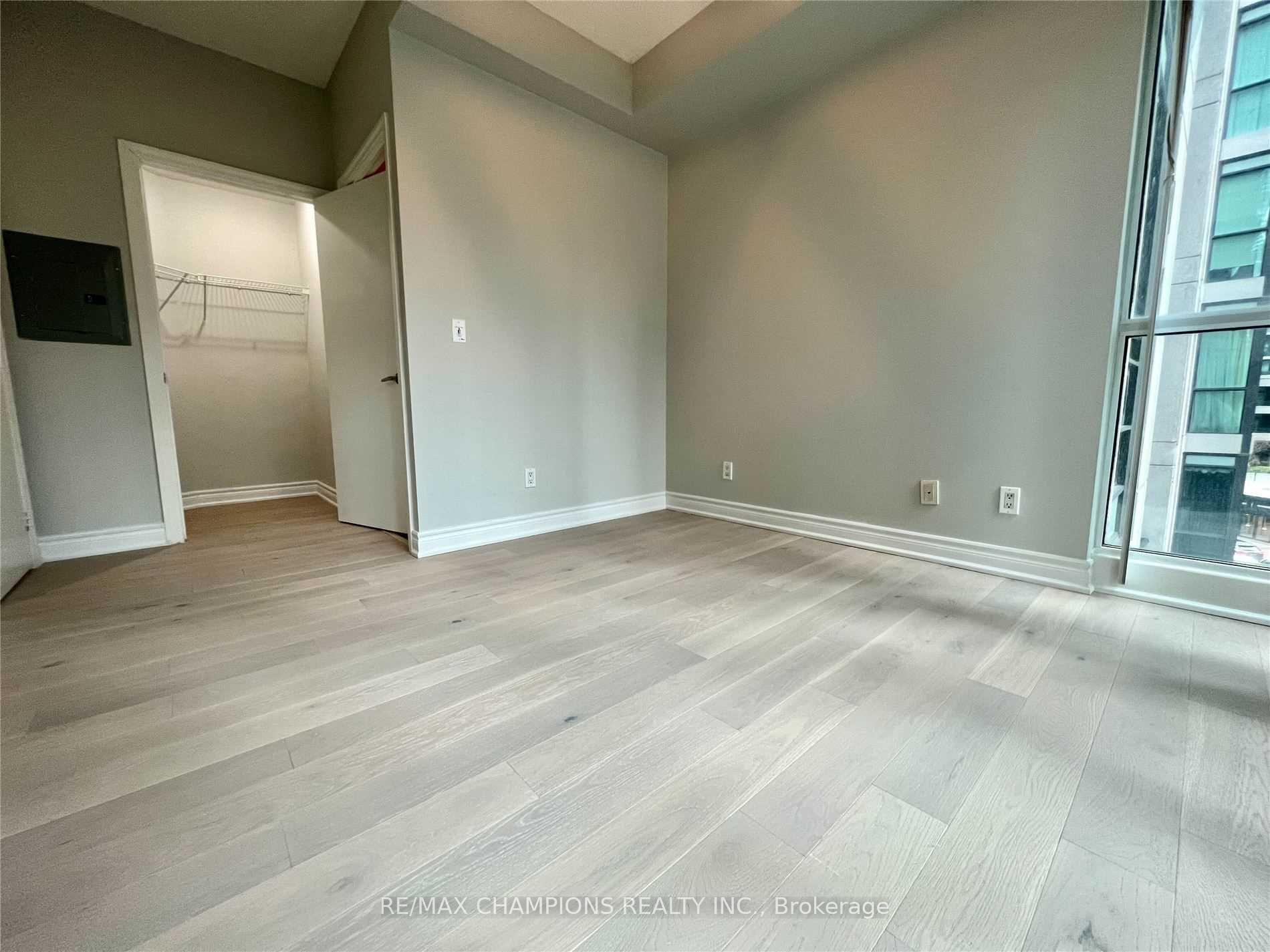 Photo 6 of Unit 402, 12 Yonge Street E, Toronto, Waterfront Communities — HOMEH