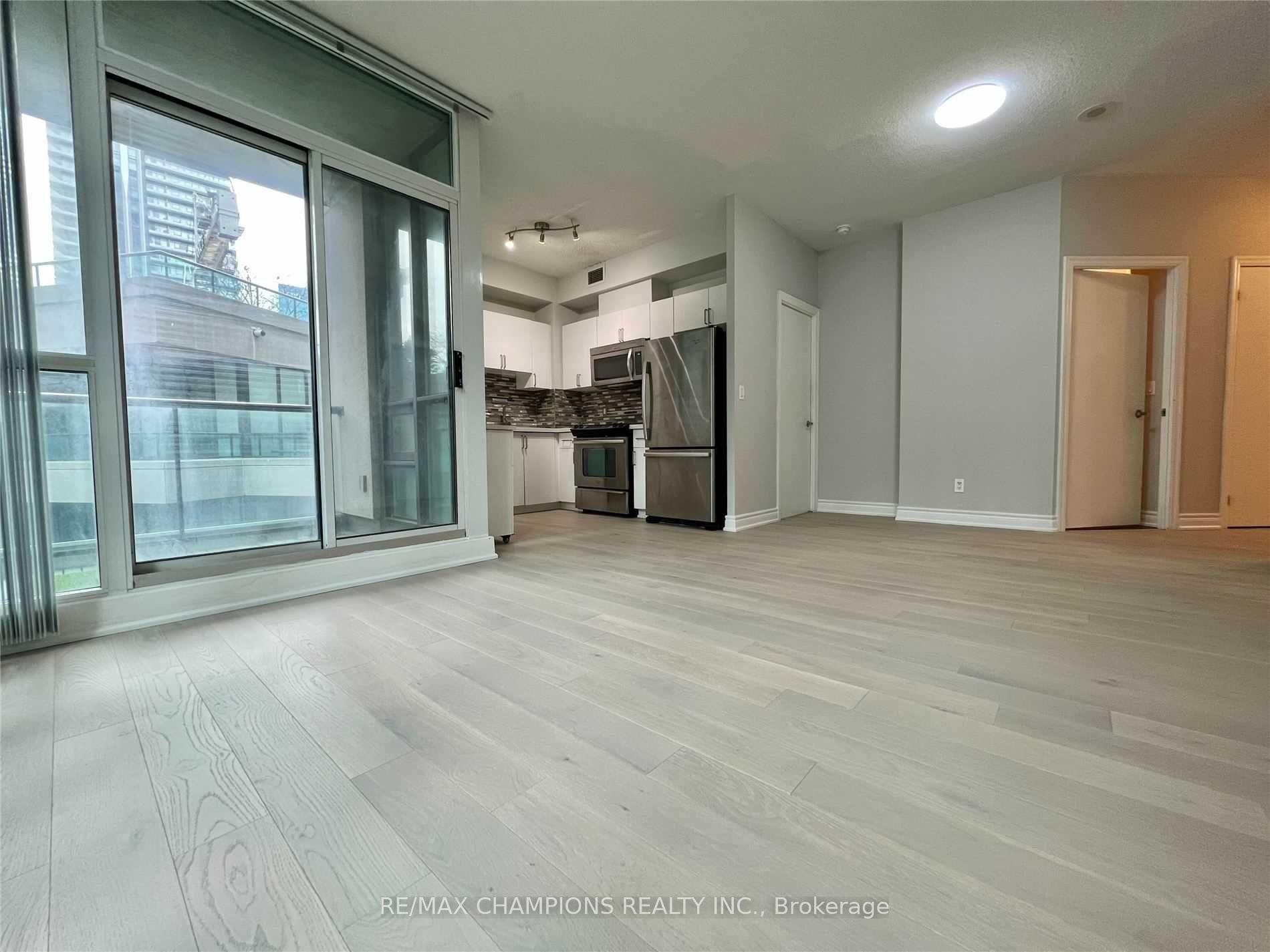 Photo 7 of Unit 402, 12 Yonge Street E, Toronto, Waterfront Communities — HOMEH