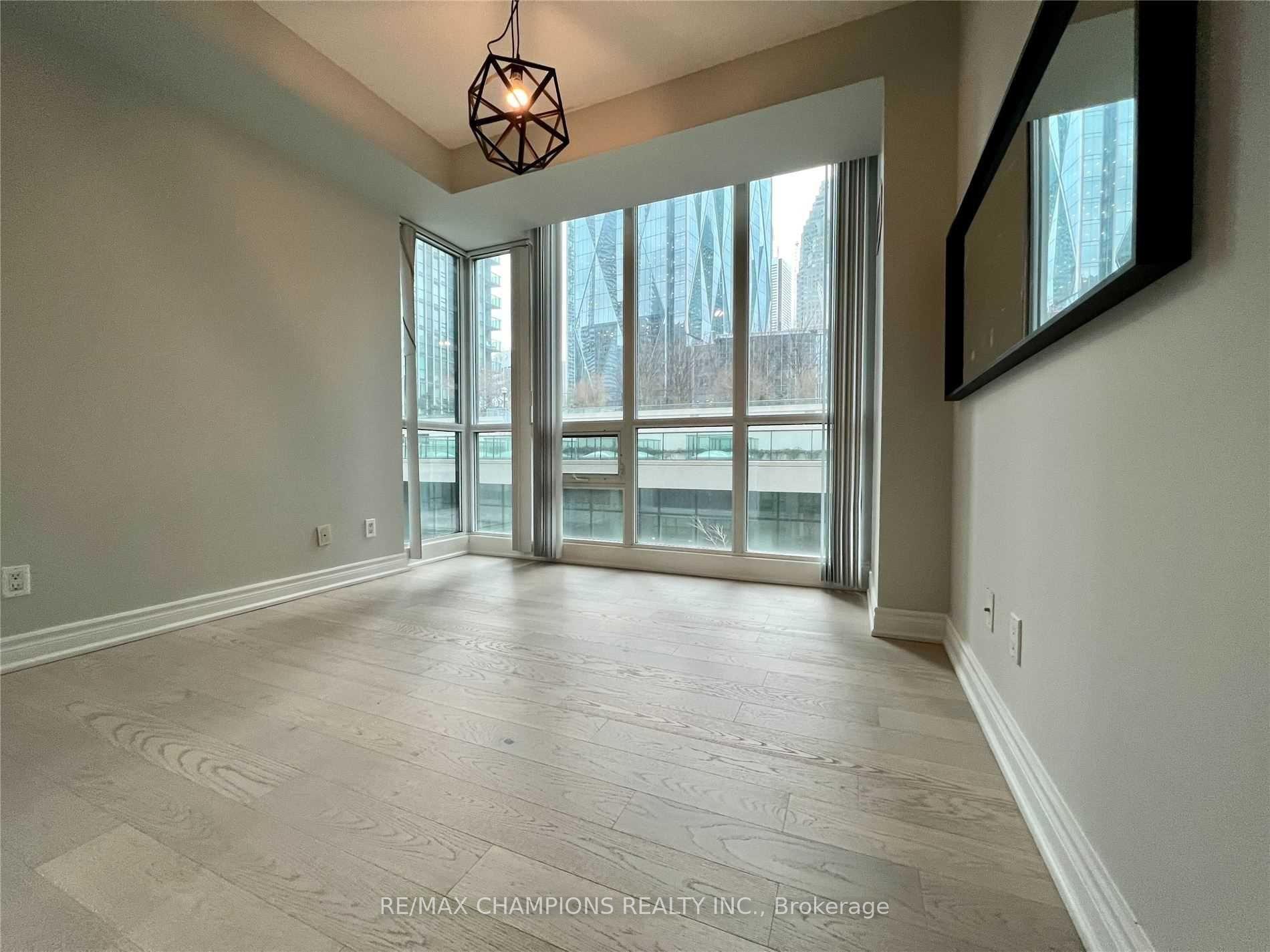 Photo 9 of Unit 402, 12 Yonge Street E, Toronto, Waterfront Communities — HOMEH