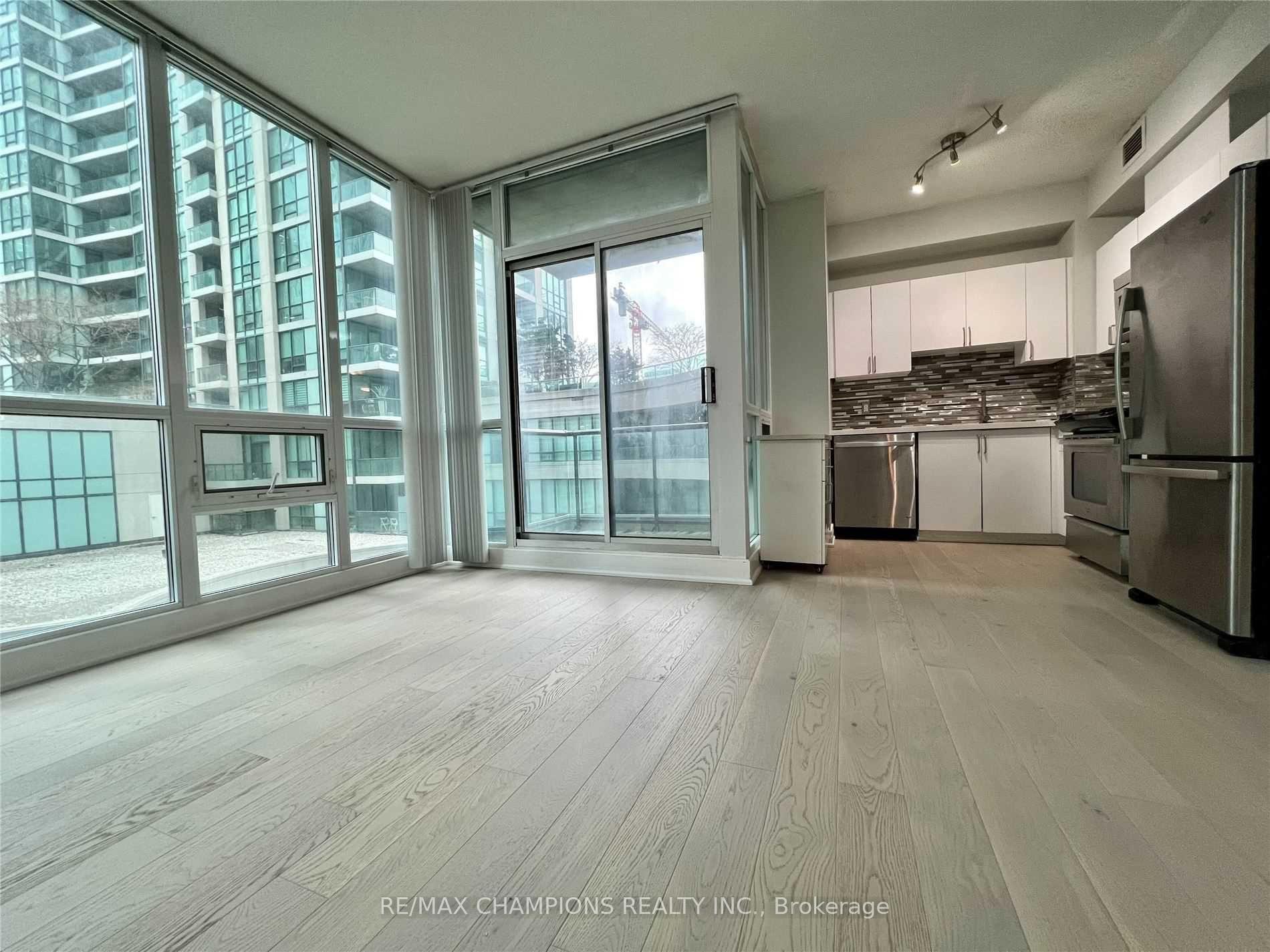 Photo 12 of Unit 402, 12 Yonge Street E, Toronto, Waterfront Communities — HOMEH