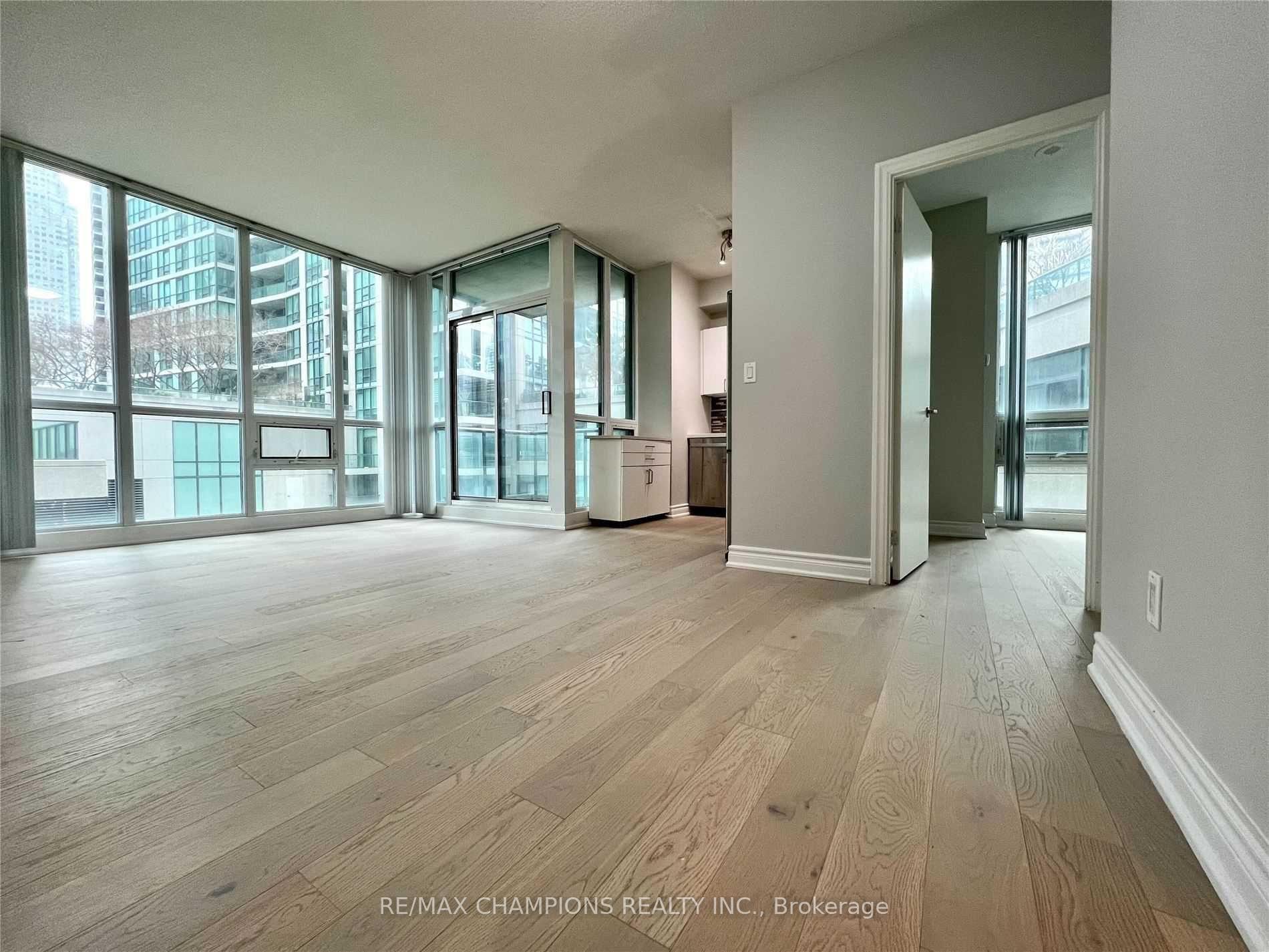 Photo 15 of Unit 402, 12 Yonge Street E, Toronto, Waterfront Communities — HOMEH