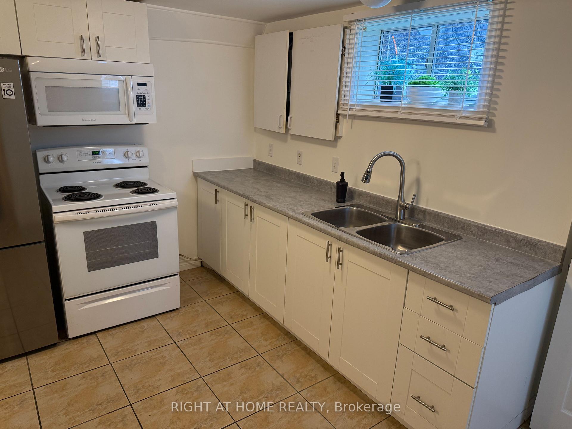 Photo 2 of 24 Morgan Avenue, Markham, Thornhill — HOMEH