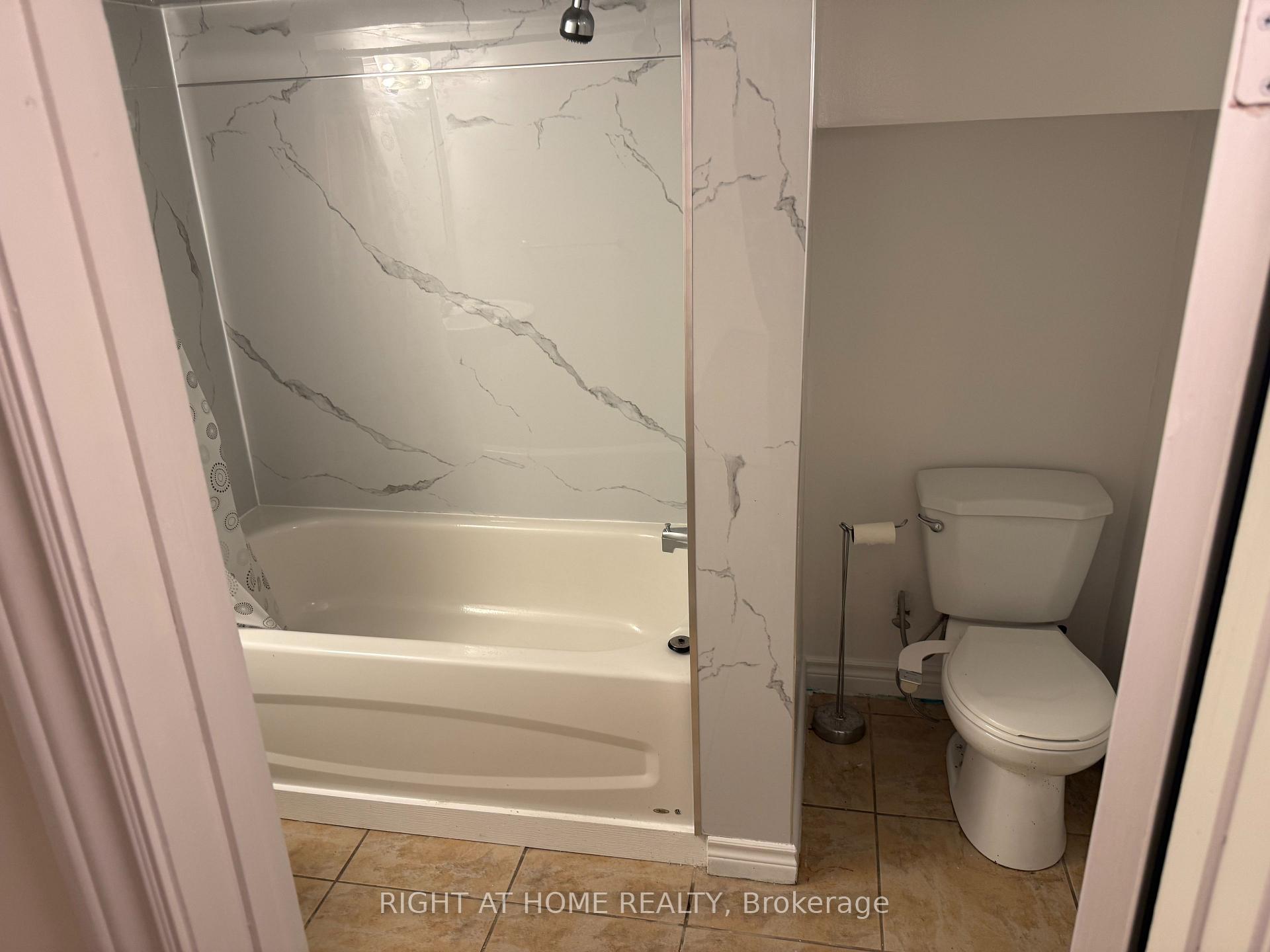 Photo 5 of 24 Morgan Avenue, Markham, Thornhill — HOMEH