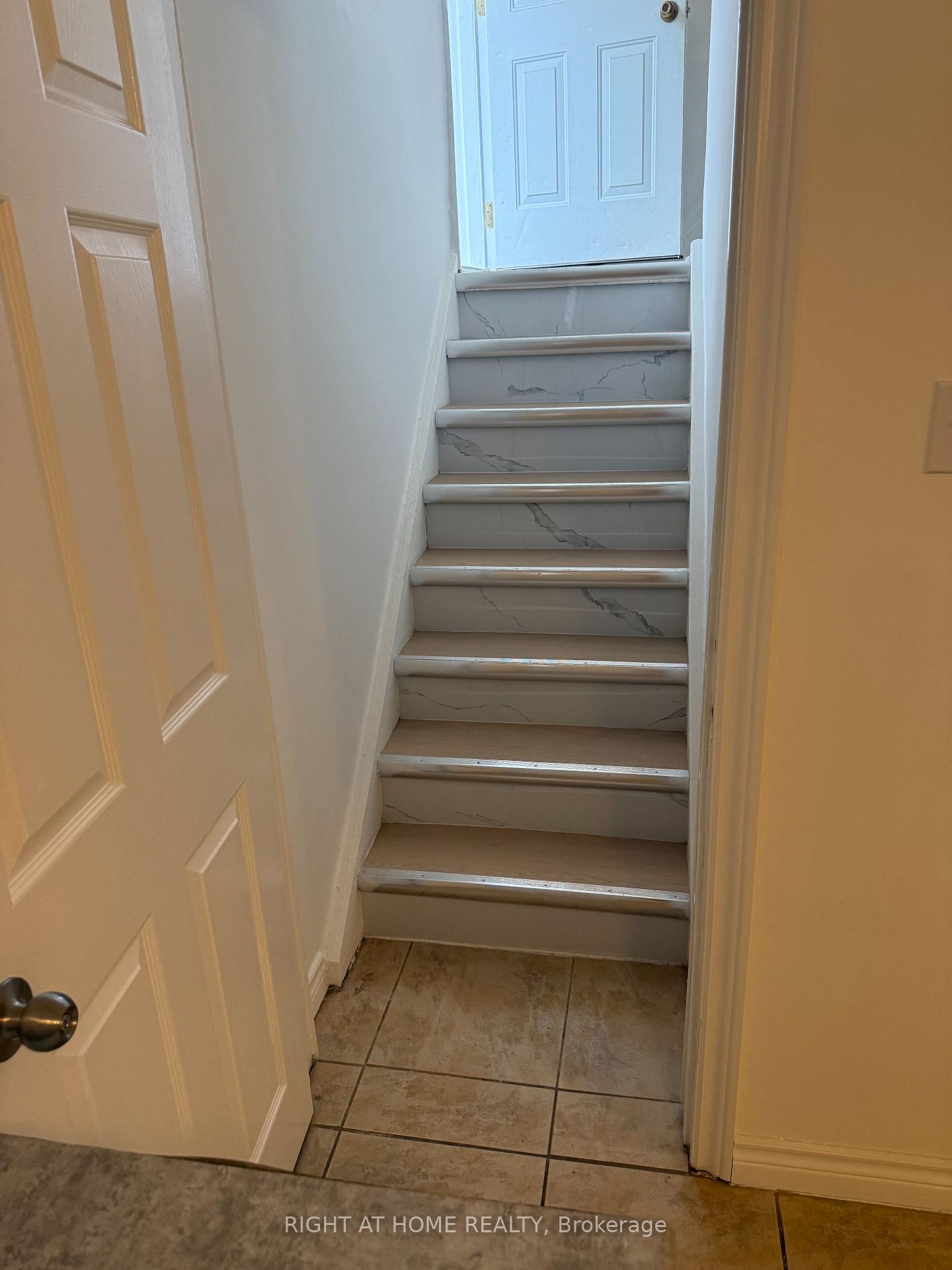 Photo 9 of 24 Morgan Avenue, Markham, Thornhill — HOMEH