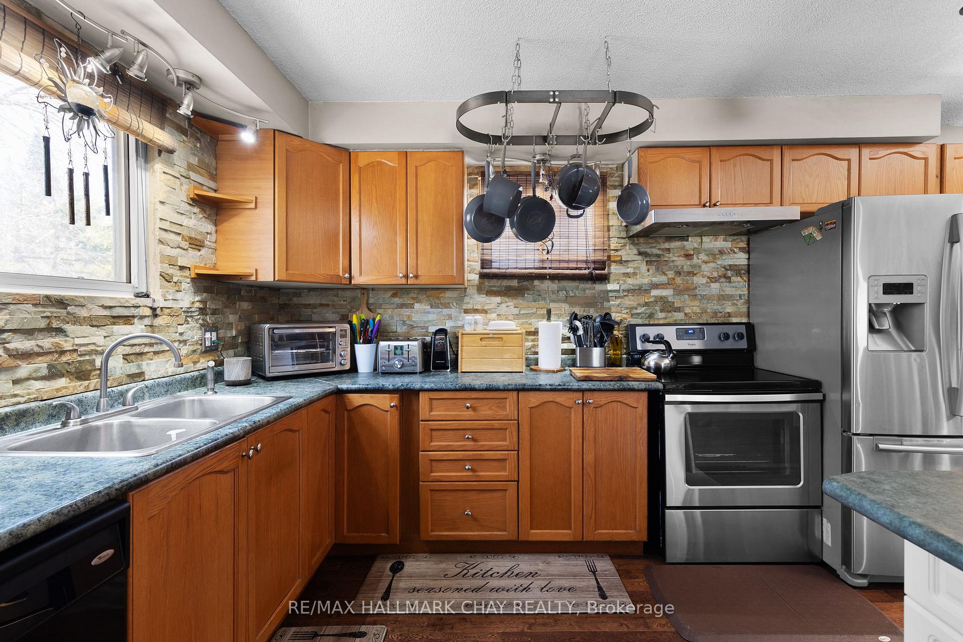 Photo 9 of 2121 Klondike Park Road, Wasaga Beach — HOMEH