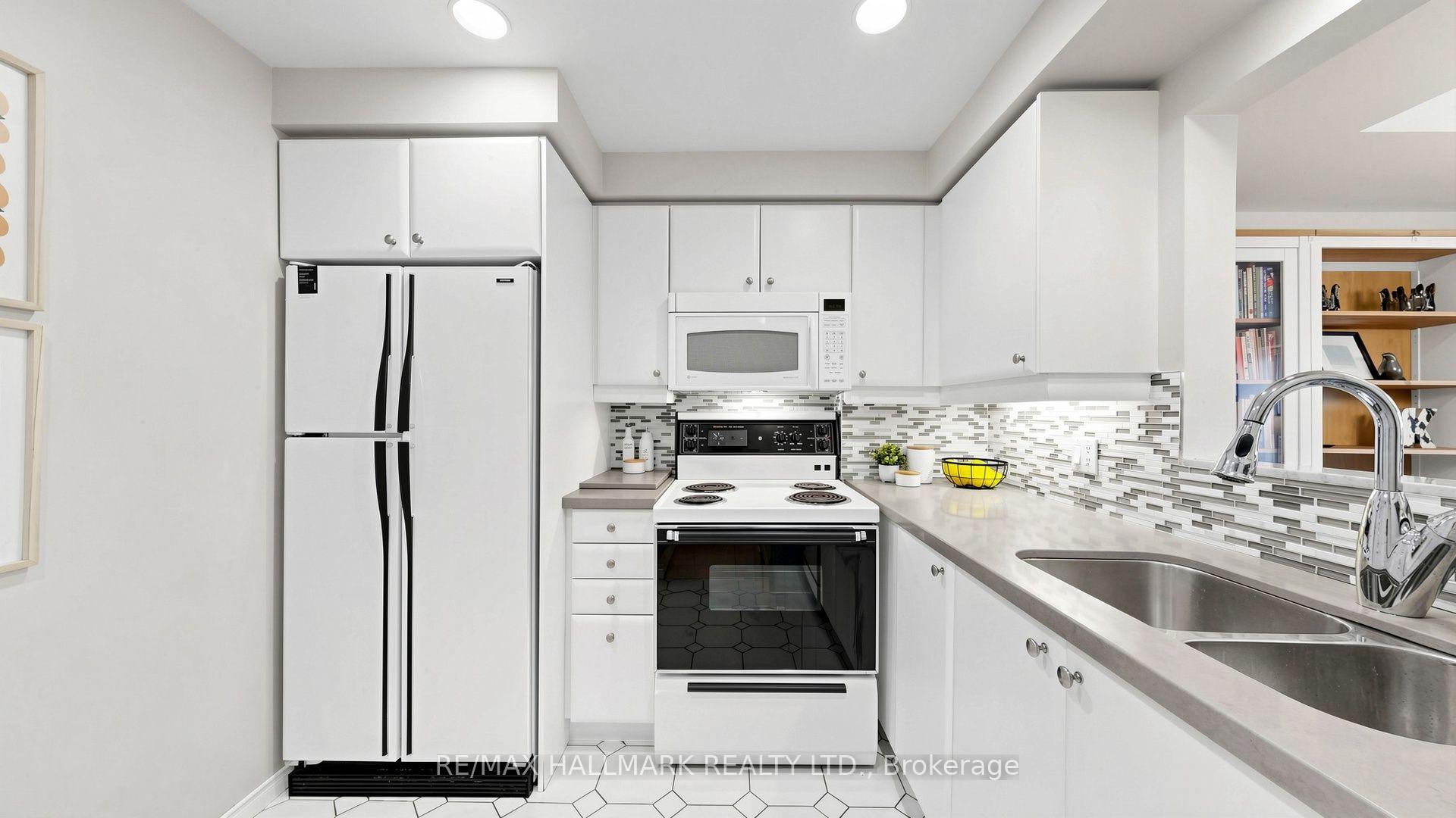 Photo 11 of 1818 Bayview Avenue, Toronto, Mount Pleasant East — HOMEH