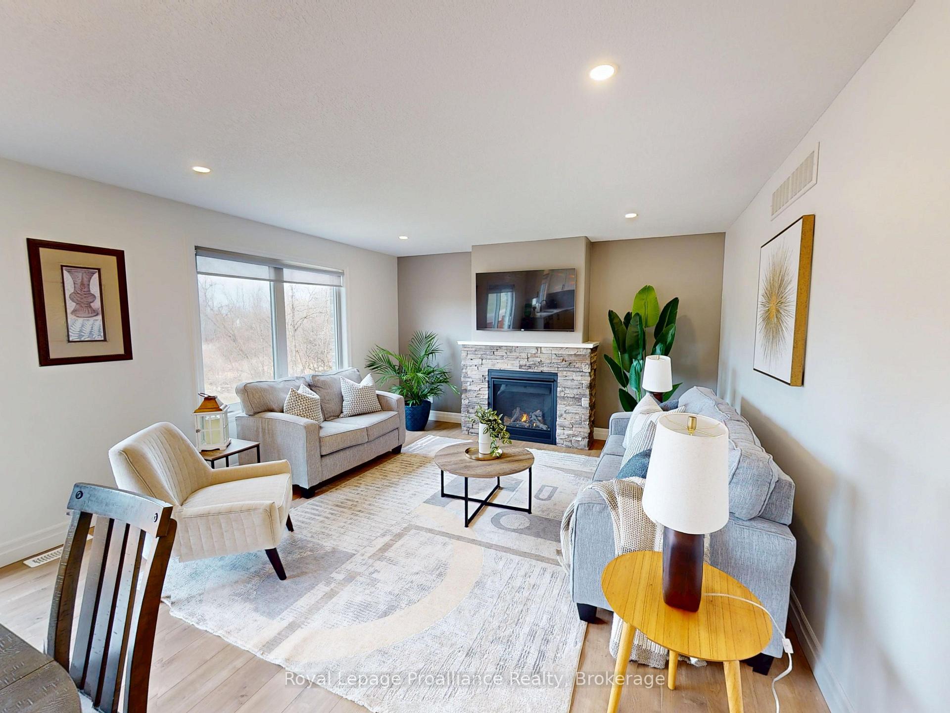Photo 8 of 55 Lanark Drive, Belleville, Belleville Ward — HOMEH